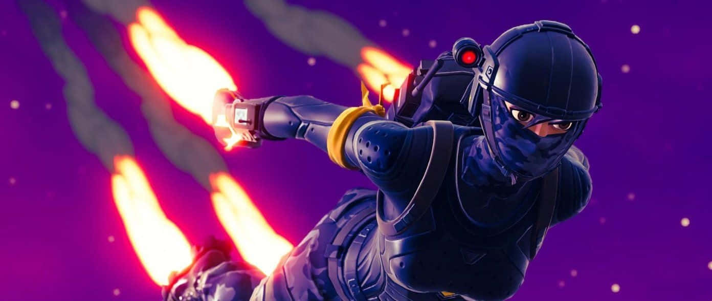 Fortnite遊戲角色戰鬥模式 壁紙 — 一個穿著暗色盔甲的 Fortnite 角色，在星光燦爛的紫色天空中，由火焰推進器推動翱翔。
