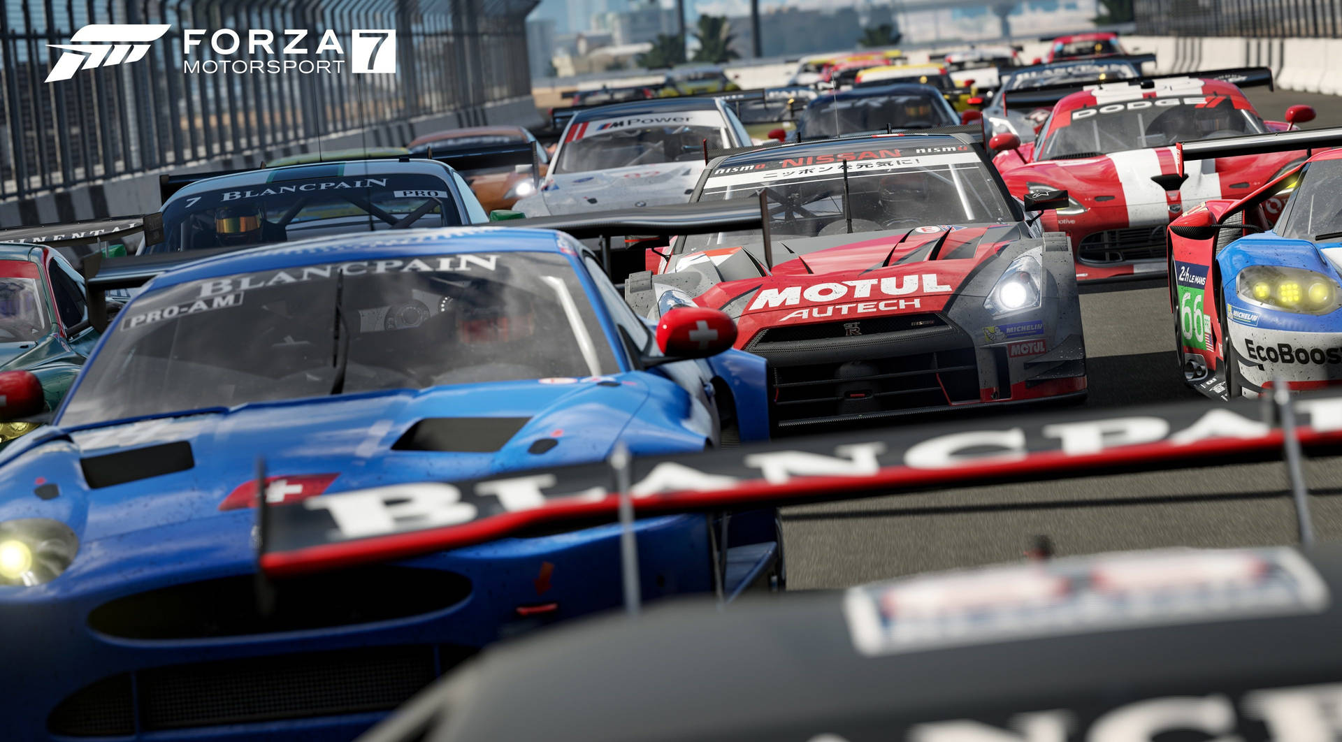 賽車在《Forza Motorsport 7》的日落時分於賽道上飛馳。