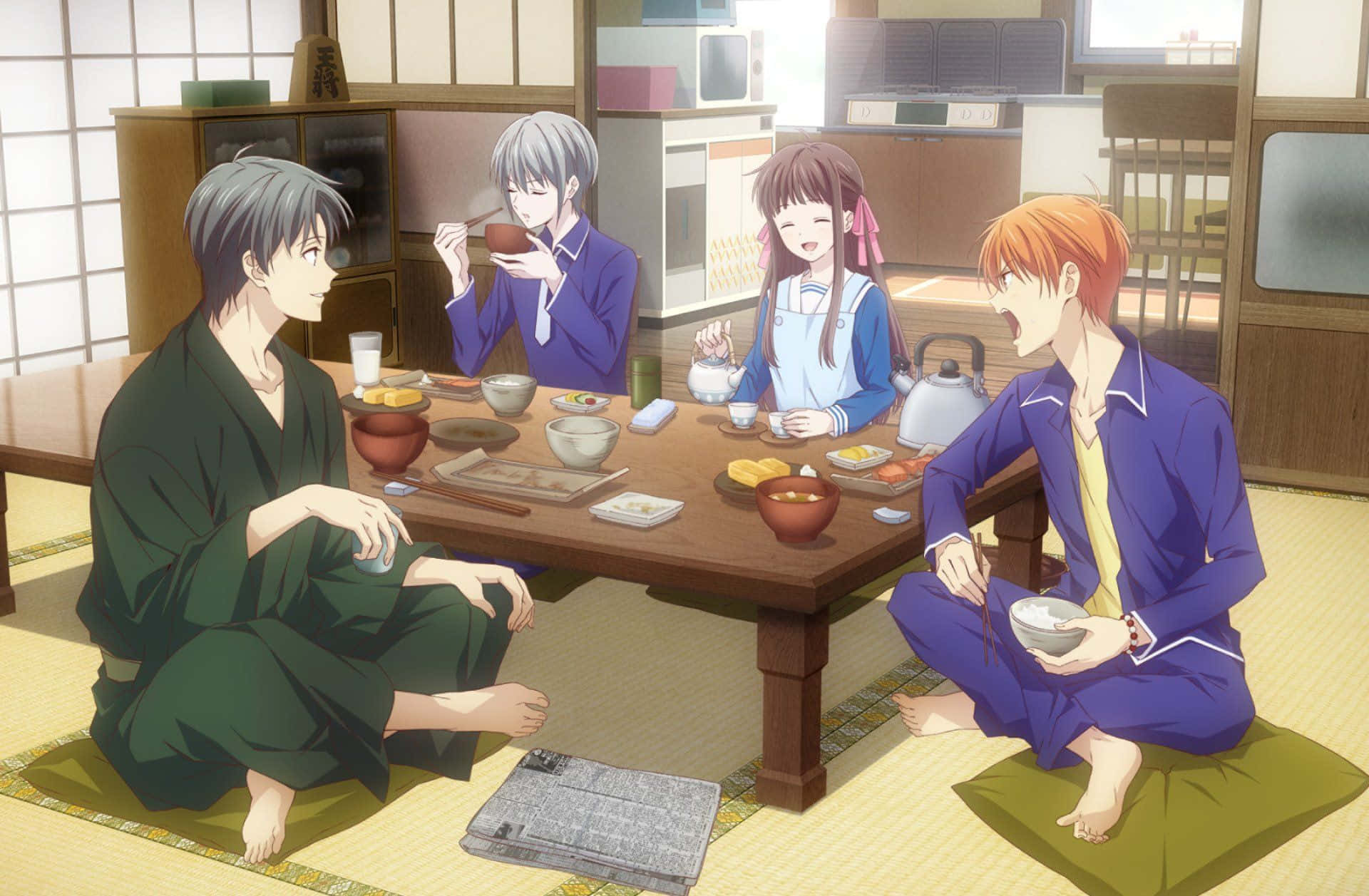 Shigure Sohma 桌布 壁紙 — 四個穿著睡衣的動漫角色在傳統日式房間的木桌旁分享一頓溫暖的飯菜。