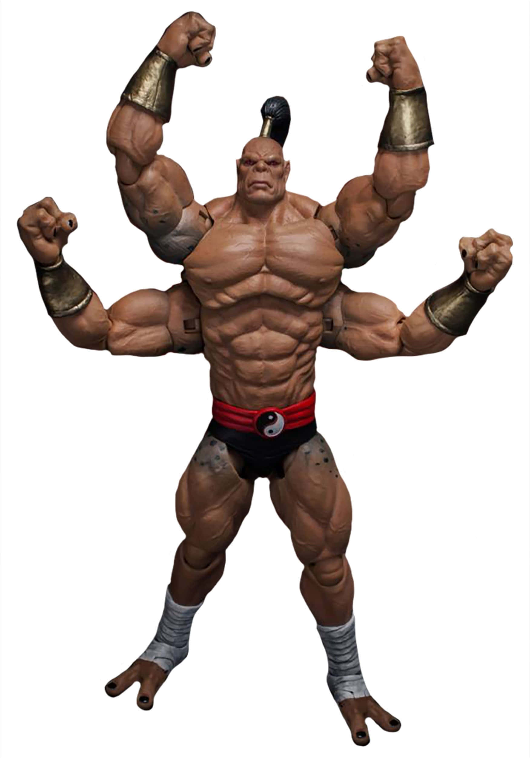 Mortal Kombat Goro 桌布 壁紙 — 一個肌肉發達的四臂動作人偶，紮著馬尾辮，繫著紅色腰帶，在白色背景前彎曲所有手臂。