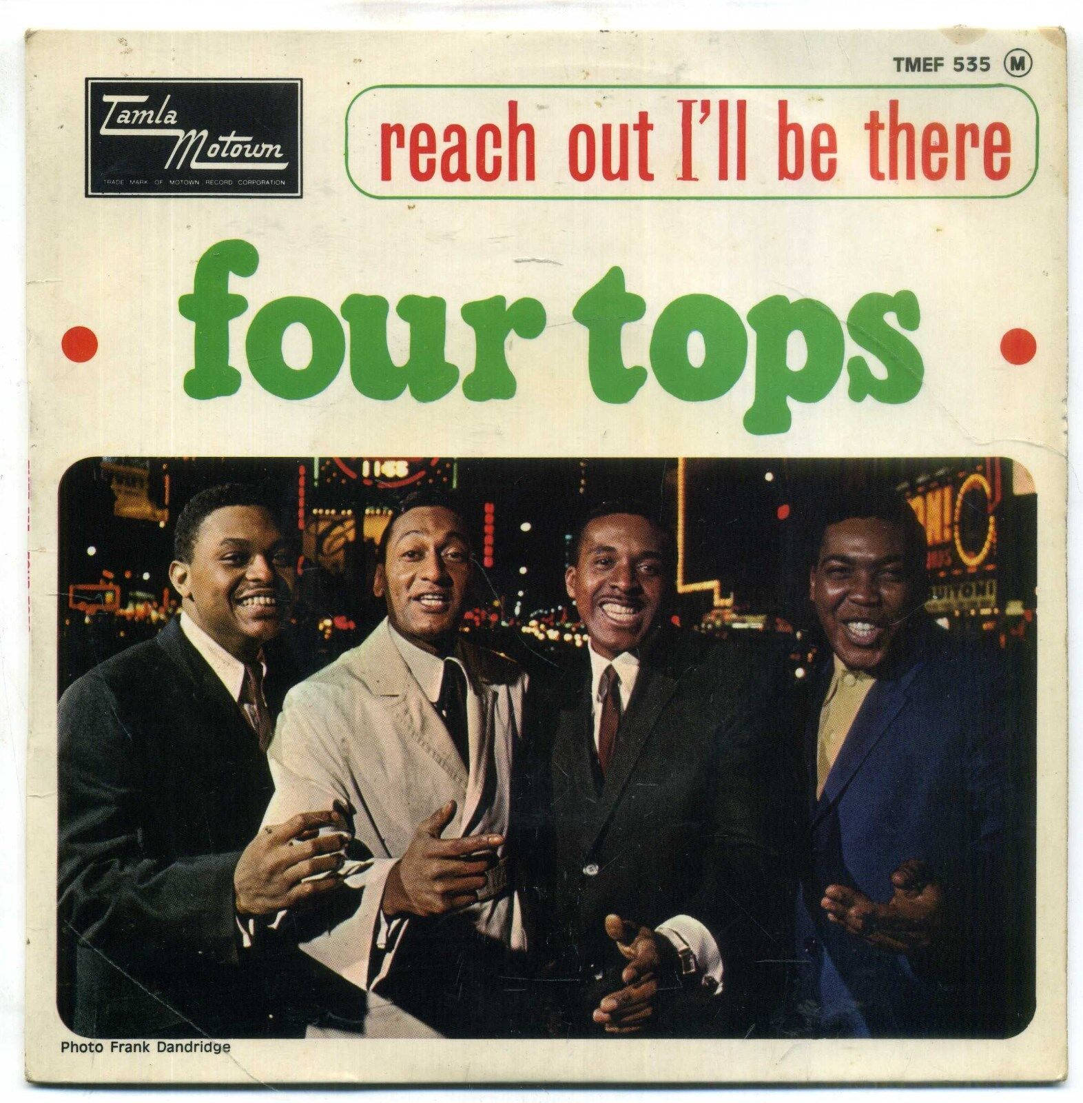 Four Tops 樂隊照片在摩城唱片封面上，背後有城市燈光。