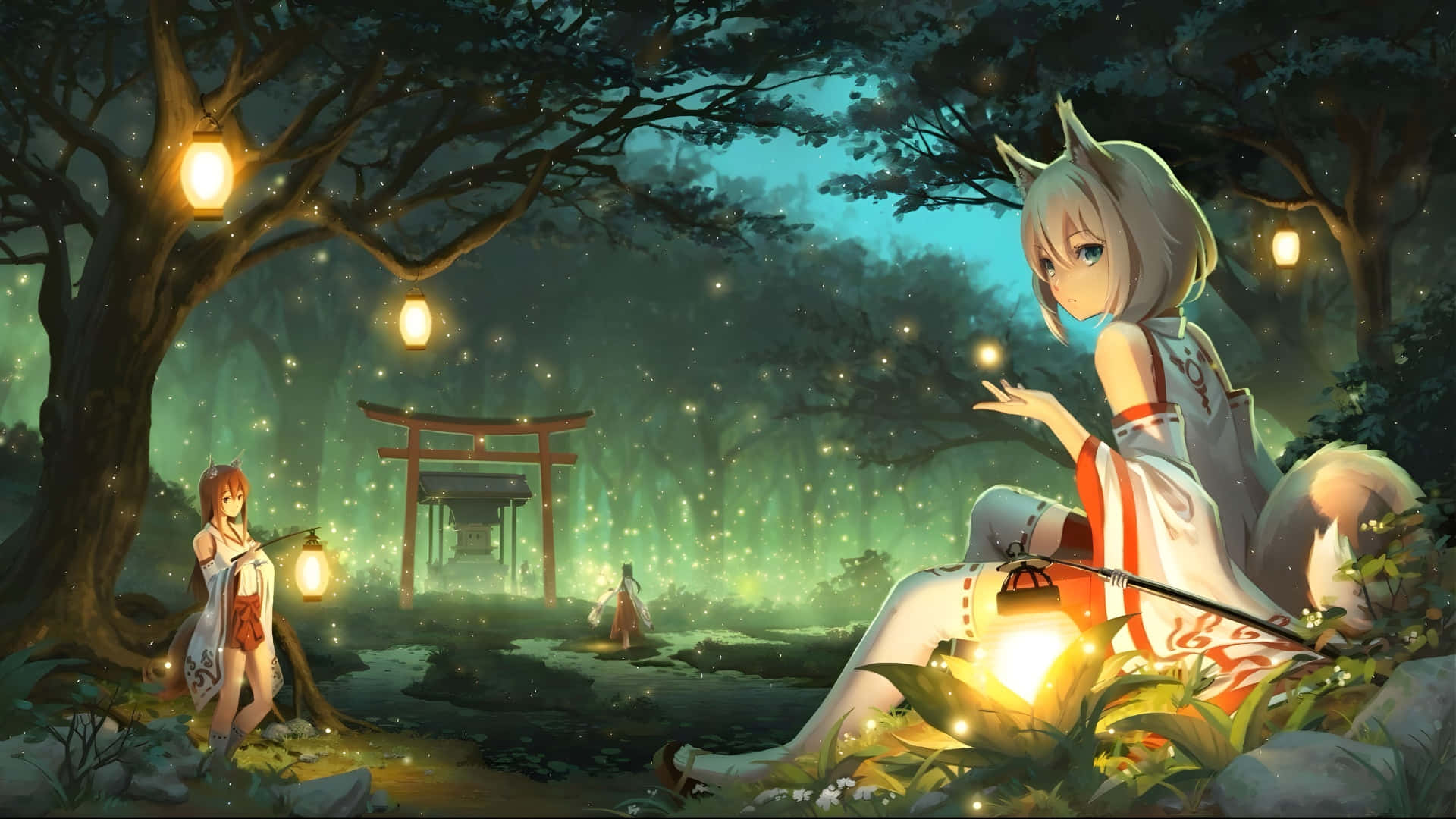  壁紙 — 一位身穿白袍的狐靈少女坐在夜間神秘森林中發光的燈籠旁，遠處有一座神社。