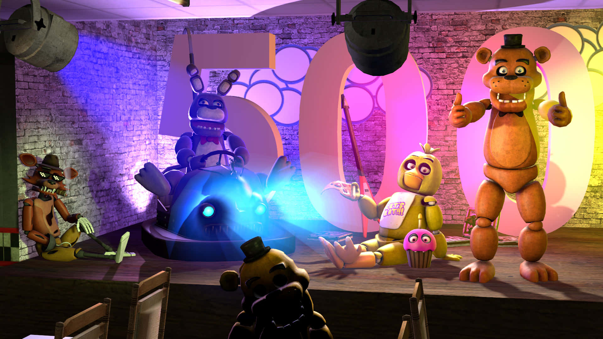 Animatronics 桌布 壁紙 — Freddy Fazbear 與機械動物朋友們在霓虹燈照亮的薄餅店舞台上表演，伴隨著發光道具和戲劇性的燈光。