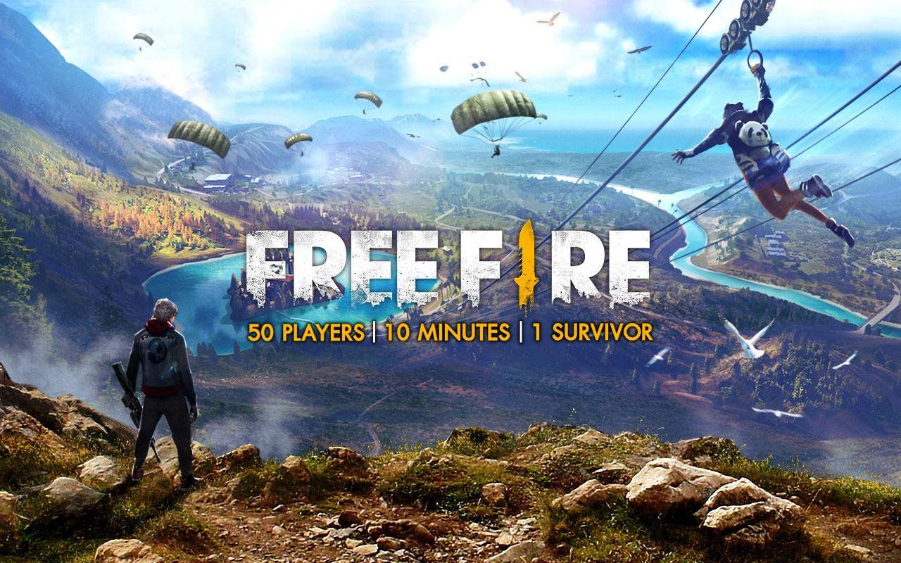 Free Fire 3D 角色立於懸崖邊 壁紙 — 一位遊戲玩家站在懸崖上，俯瞰著充滿活力的山谷，跳傘者正在下降，一條滑索在蜿蜒的河流上空飛翔。