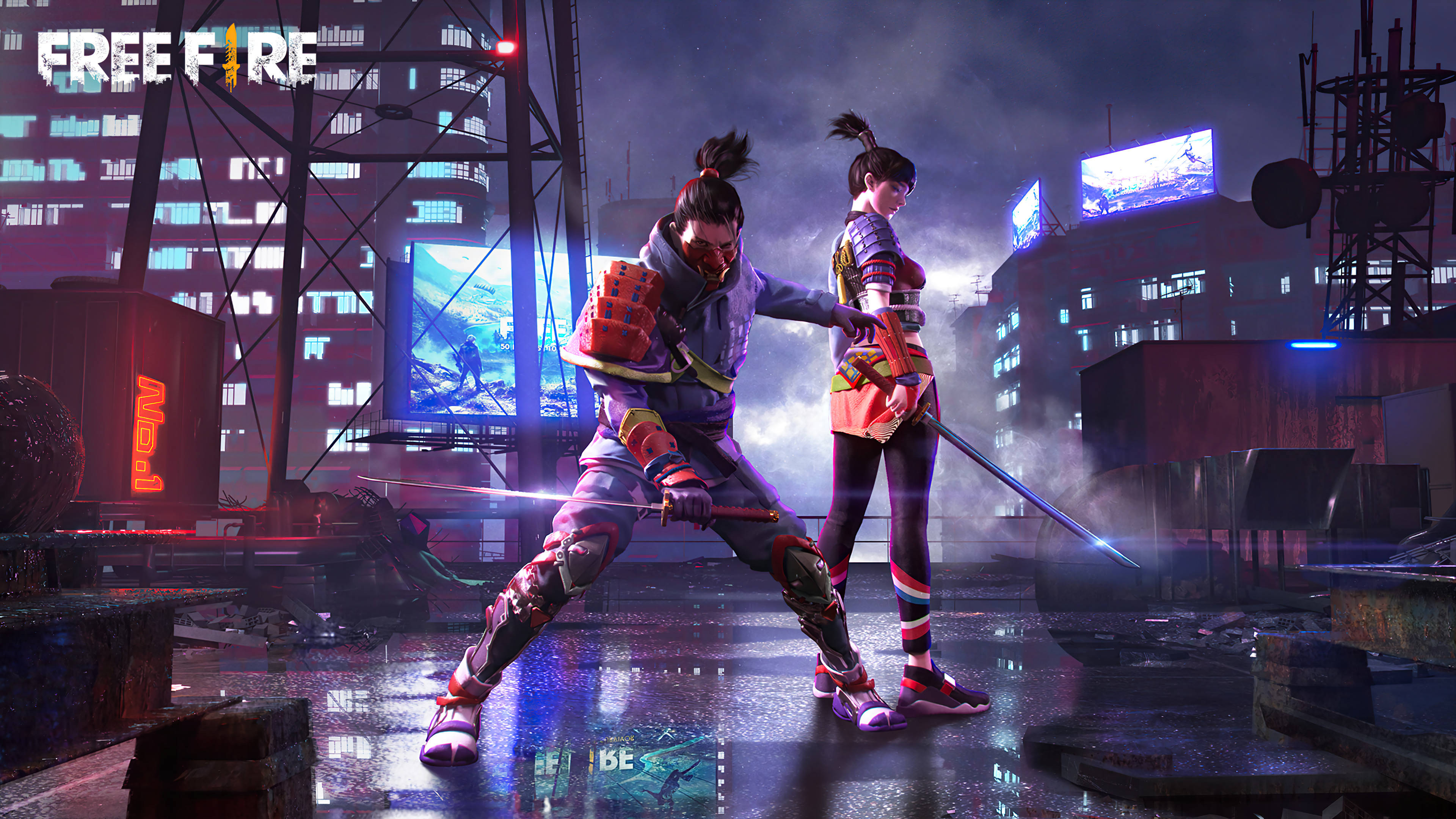 Free Fire 屋頂武士套裝 壁紙 — 兩名動漫風格的戰士身穿鮮豔盔甲，在夜晚霓虹燈閃爍的城市屋頂上手持發光劍蓄勢待發。