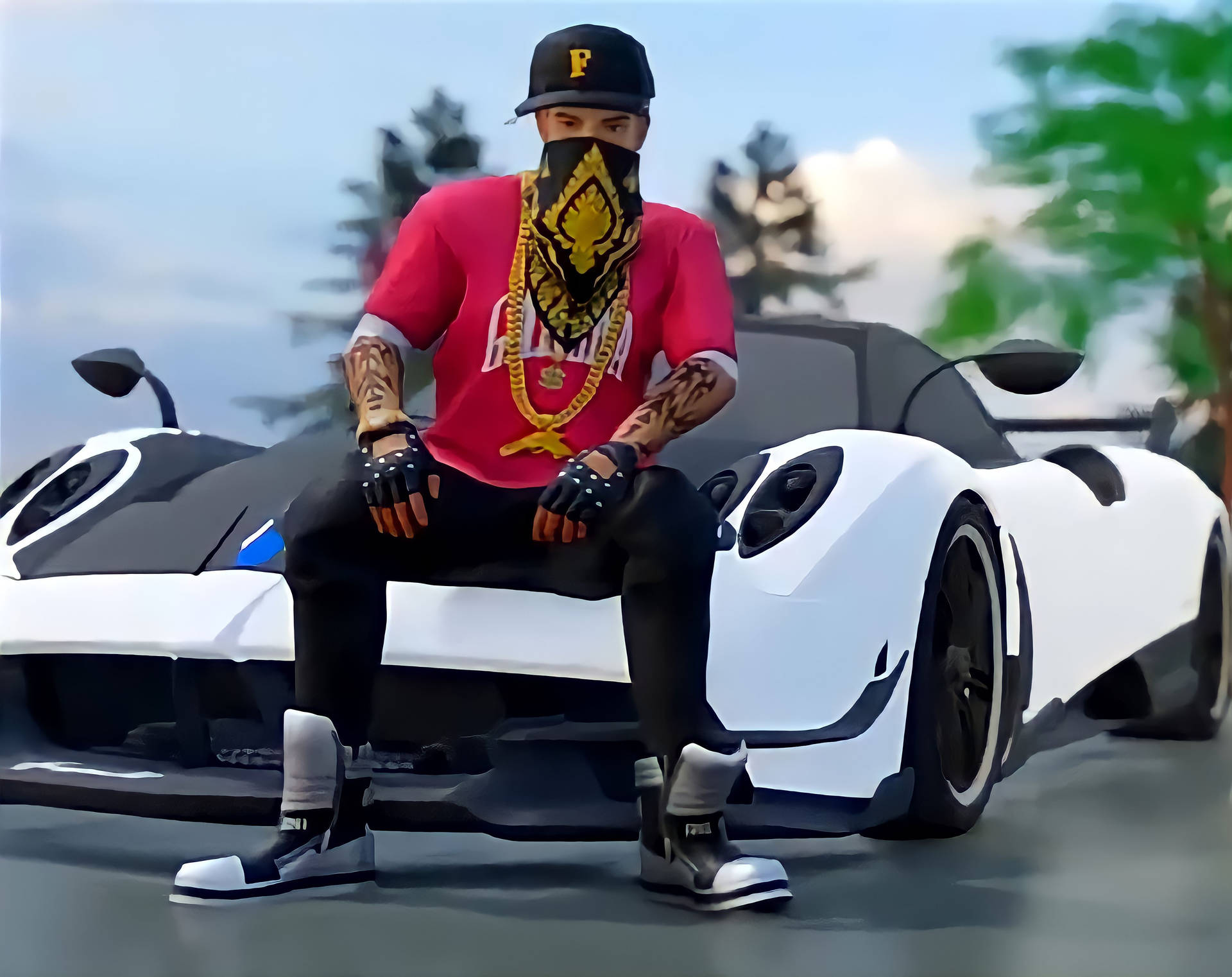 戴面具的男子戴著金鏈坐在白色跑車上，戶外場景。