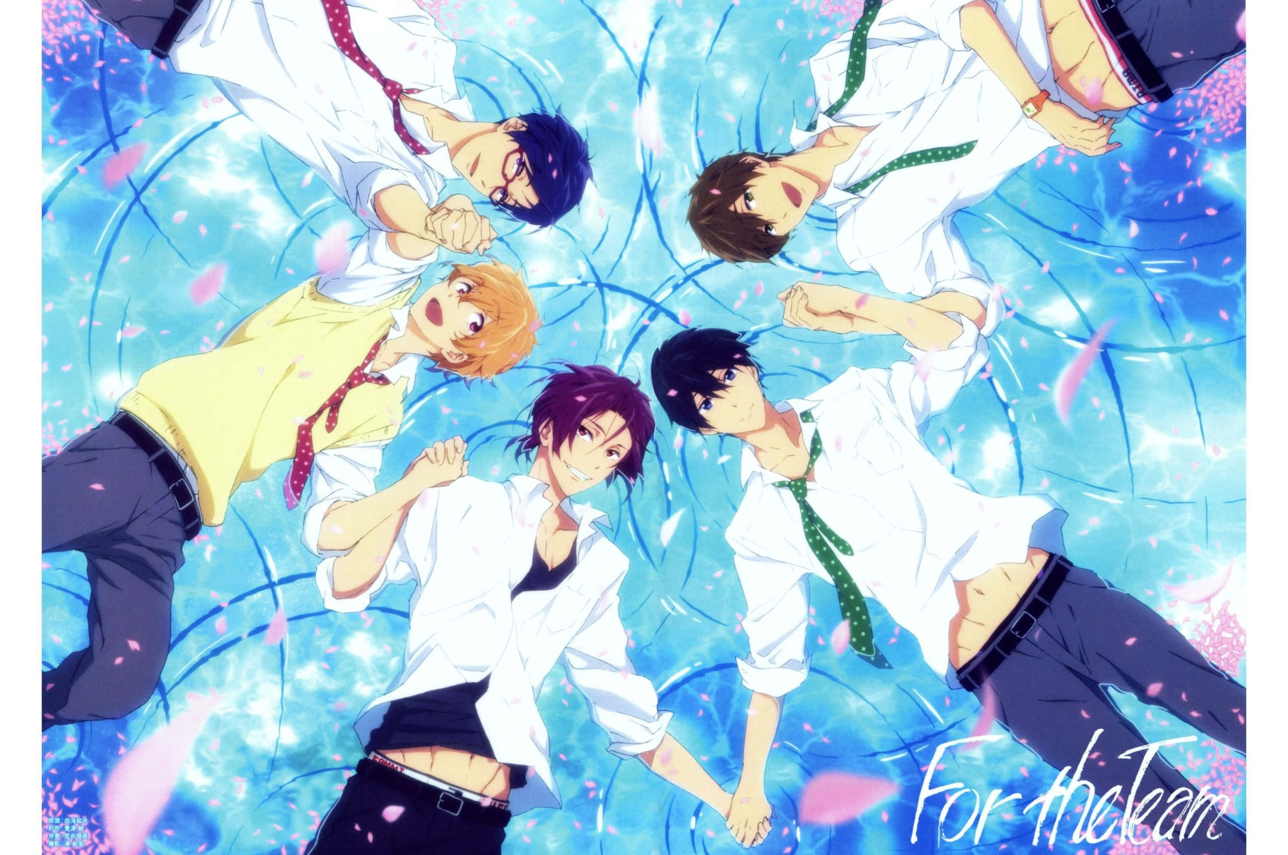 Free! 动画同心圓波紋背景 壁紙 — 五個穿著校服的動畫男孩在閃閃發光的藍色泳池中快樂地漂浮，粉紅色的櫻花花瓣在他們周圍飄落。