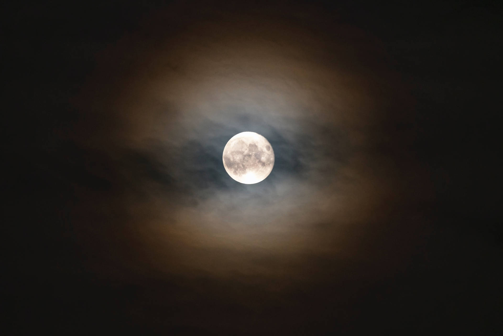 預覽壁紙：滿月、月亮、夜空、雲朵