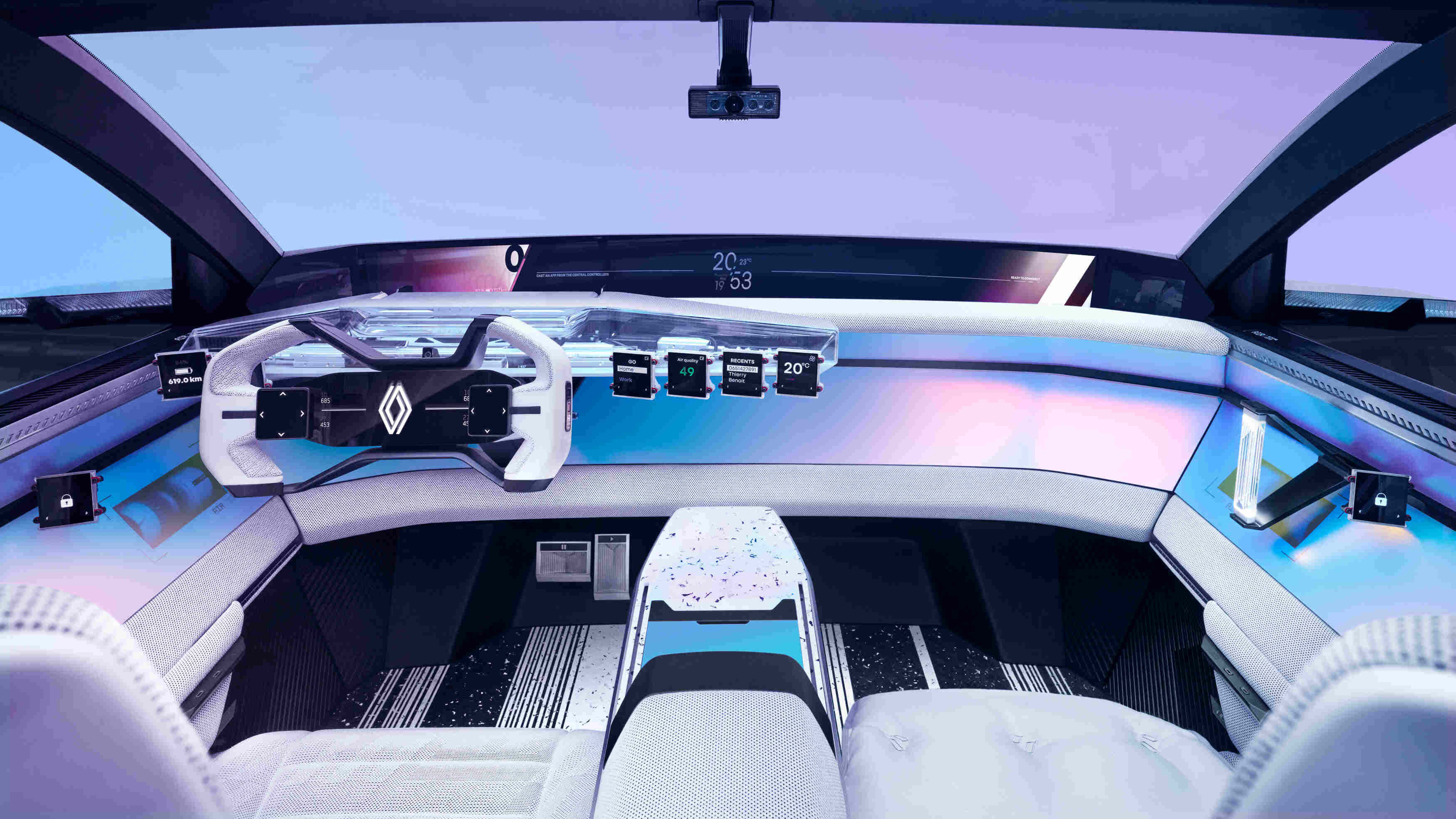 Renault Scenic 桌布 壁紙 — 未來感汽車內部，帶有發光藍色和紫色環境照明及簡約數位儀表板。