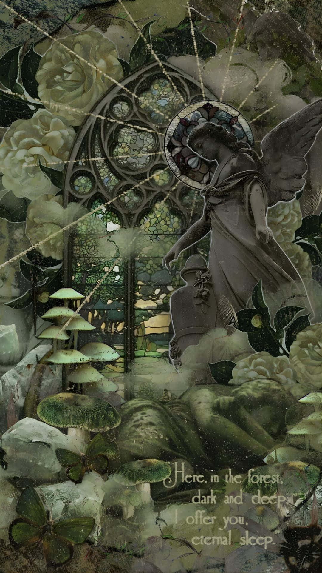  壁紙 — 一個哥德式天使站在一個充滿蘑菇和玫瑰的迷霧森林中的彩繪玻璃窗前。