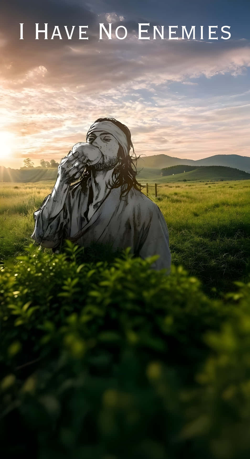  壁紙 — 一個孤獨的鬍鬚男在田野中從杯子裡喝水，金色的夕陽光芒灑在他身後起伏的山丘上。