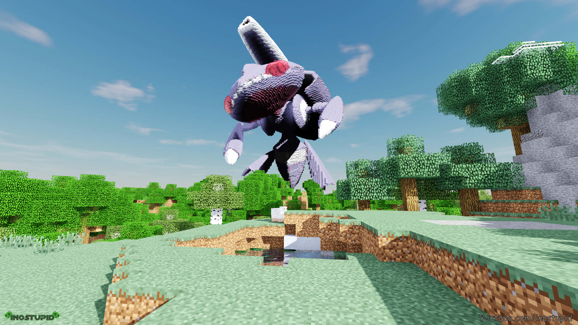 Genesect於Minecraft遊戲中 壁紙 — 一個像素化的寶可夢在帶有綠色樹木和清澈藍天的方塊Minecraft景觀上方半空中跳躍。