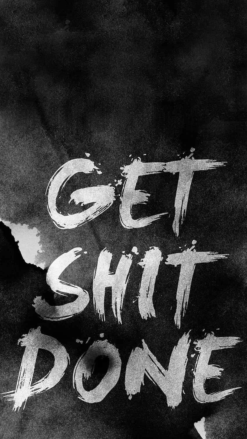 在紋理深灰色背景上以粗體白色筆觸呈現的勵志名言「get shit done」