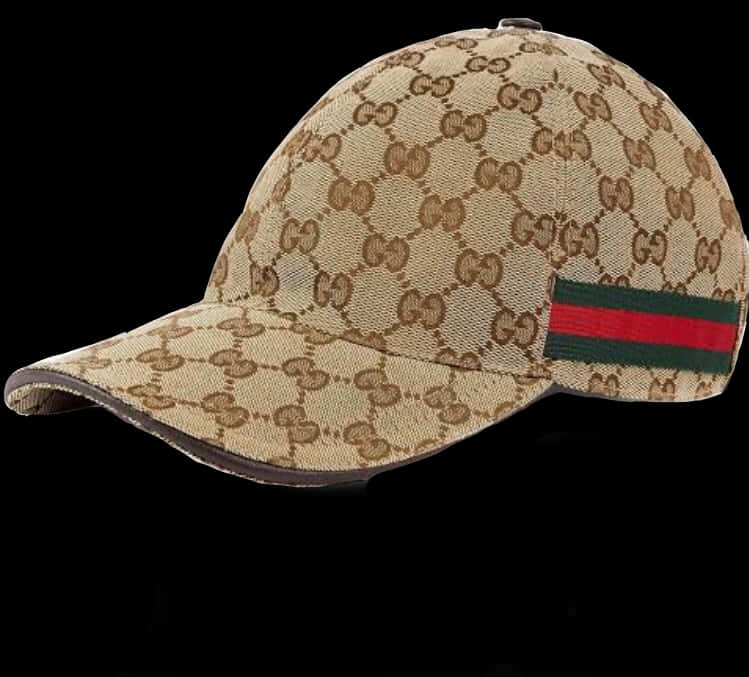 古馳GG圖案棒球帽 壁紙 — 米色和棕色Gucci GG字母組合棒球帽，帶有紅色和綠色條紋，背景為黑色。