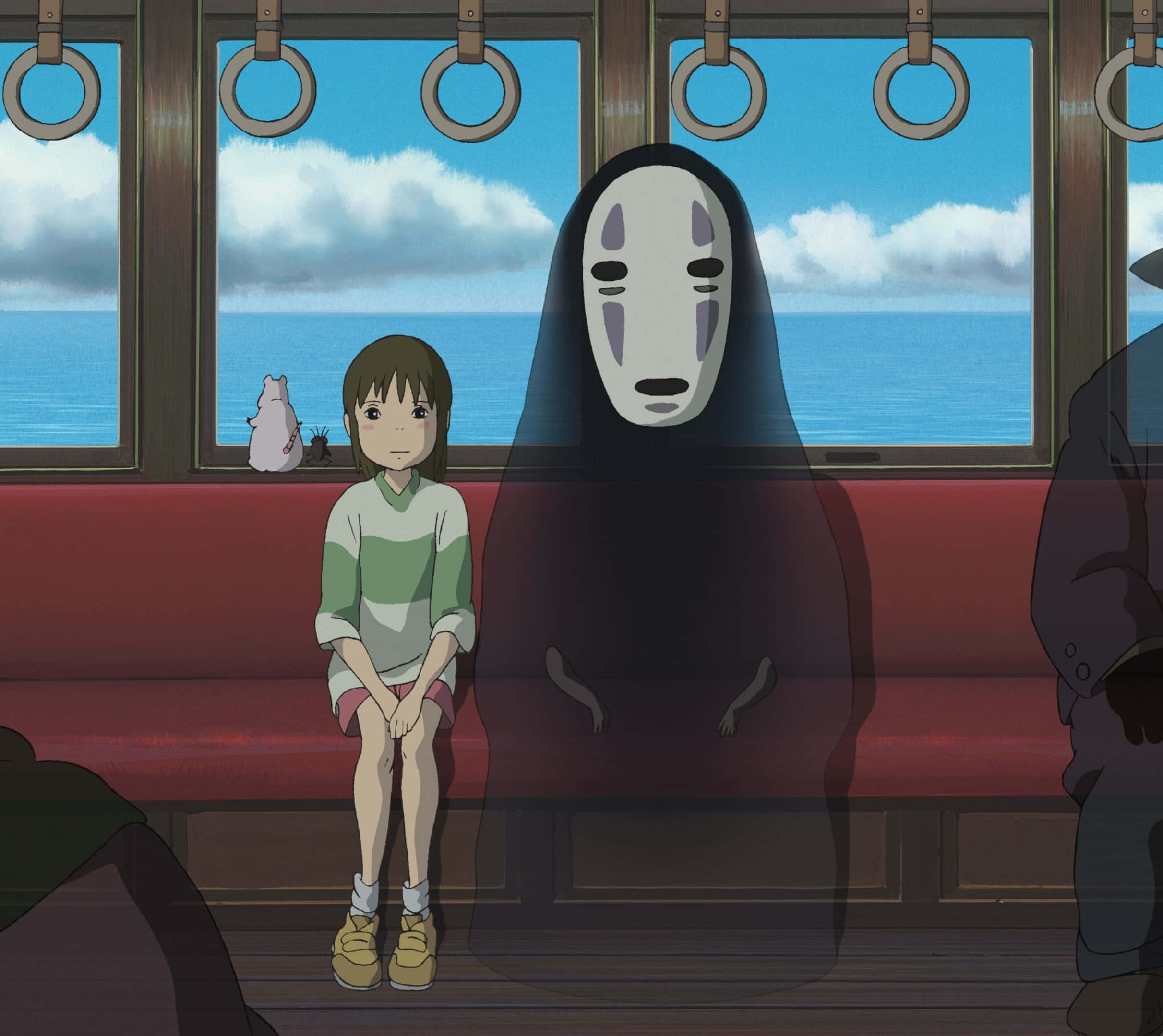 Ghibli世界中的魔法與好奇心 壁紙 — 一個年輕女孩坐在一列有海景的火車上，旁邊是一個神秘的面具精靈。
