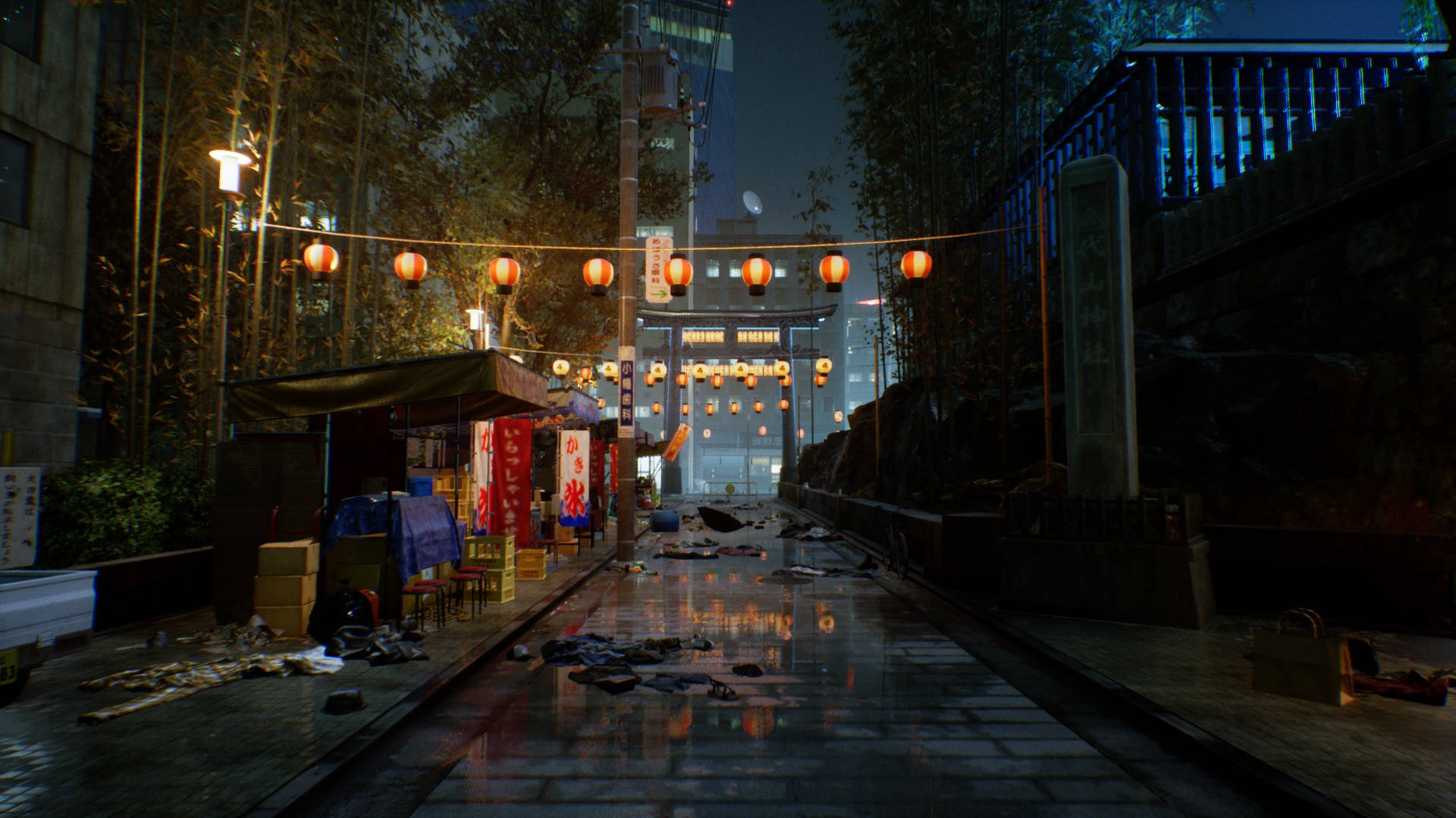 雨夜的東京小巷，發光的燈籠和神社大門。
