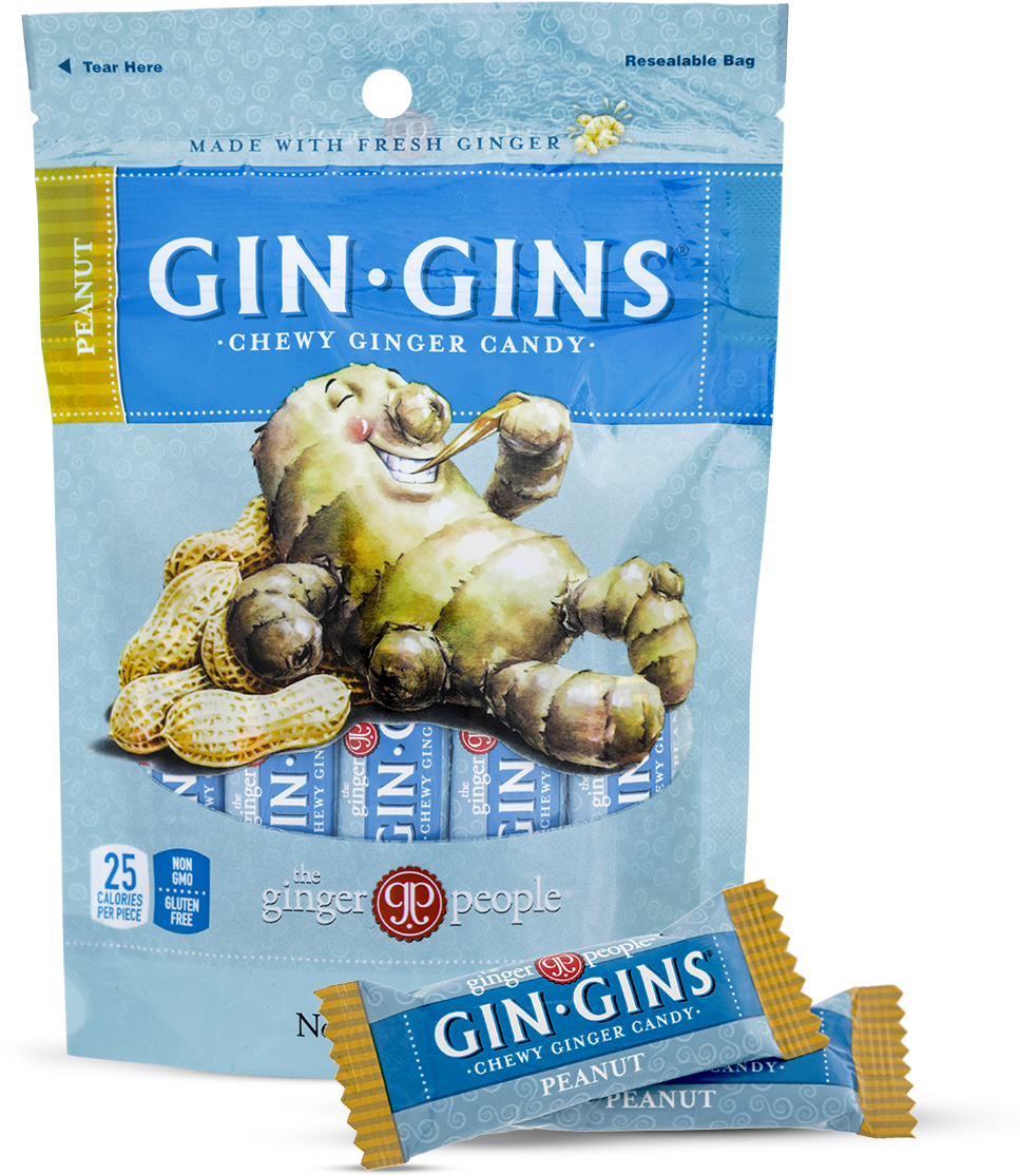 Gin Gins嚼勁薑糖包裝 壁紙 — 一個頑皮的卡通薑根在藍色可重複密封的糖果袋上，躺在花生上，袋上標有 Gin Gins Peanut Chewy Ginger Candy。