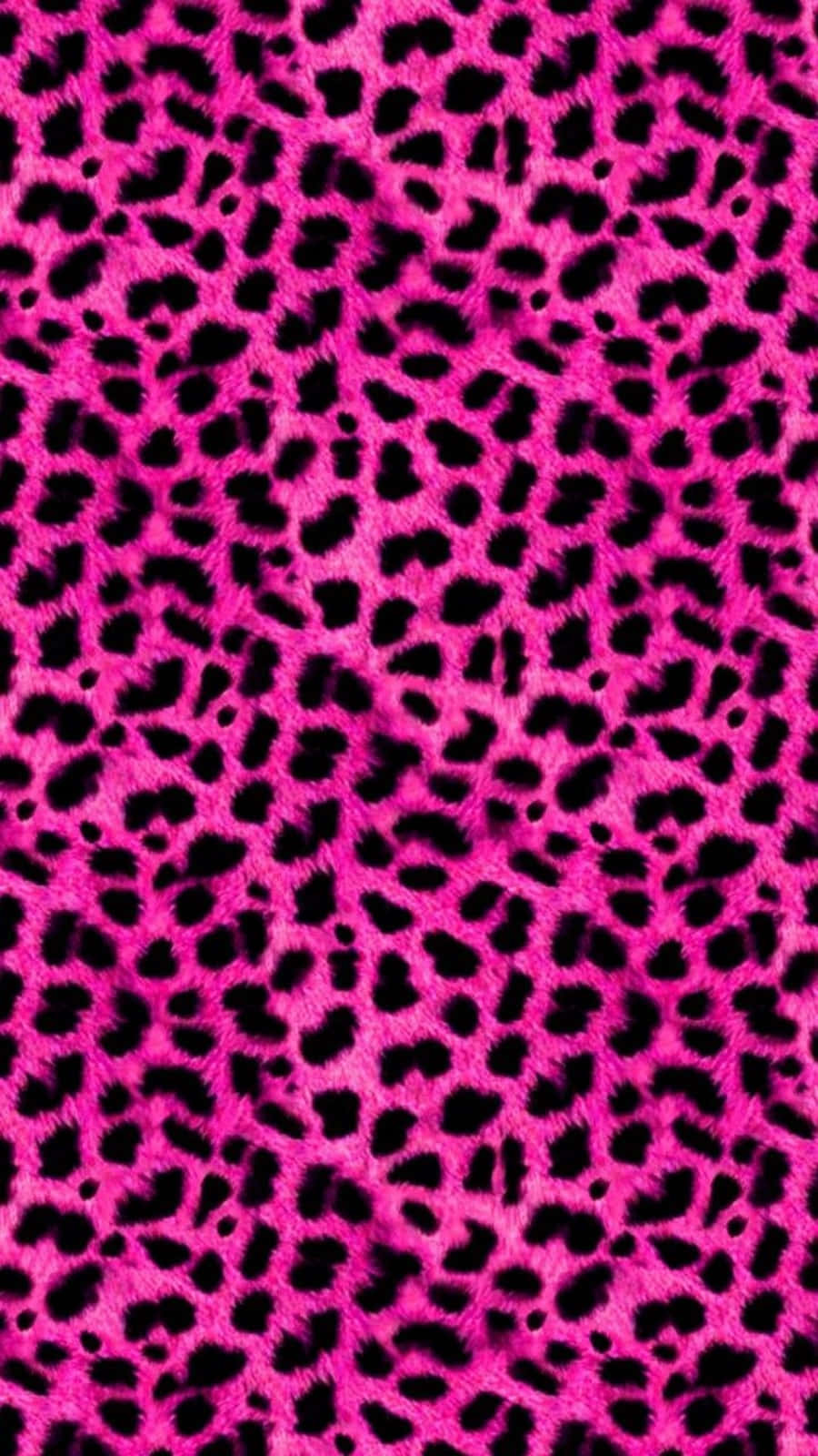 粉紅背景豹紋圖案 - Girly Tumblr 風格 壁紙 — 充滿活力的粉紅色豹紋圖案，在紋理布料表面上有黑色斑點。