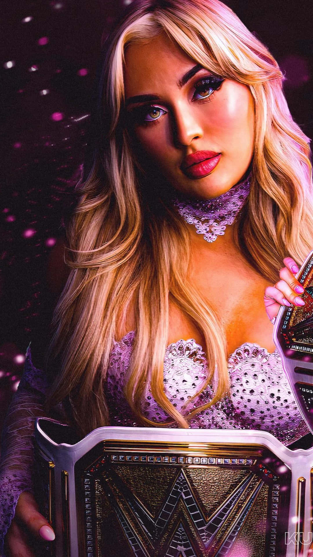  壁紙 — 一位魅力四射的金髮女摔角手穿著閃閃發光的紫色服裝，在宇宙星空背景下手持冠軍腰帶。