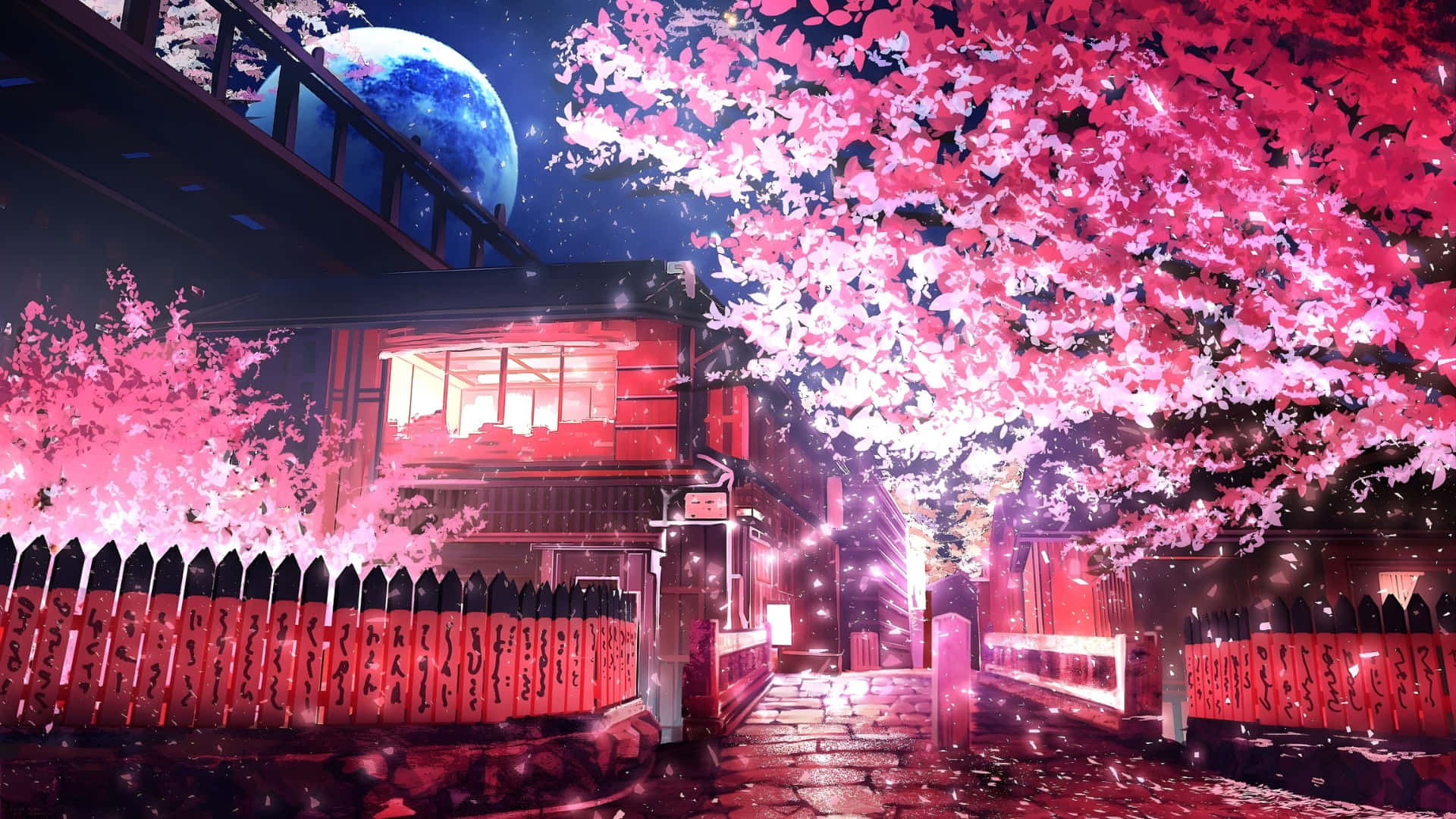  壁紙 — 在藍色月光下的夜空，一棵發光的粉紅色櫻花樹拱起在傳統的紅色日本神社之上。