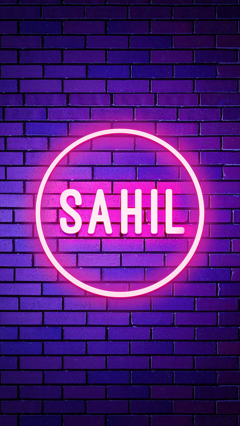 紫色磚牆上帶有名字SAHIL的霓虹燈牌。