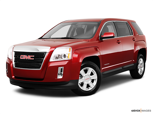 紅色GMC SUV側面視圖 壁紙 — 一輛光澤紅色GMC Terrain SUV在攝影棚燈光下，以純白色背景展示。