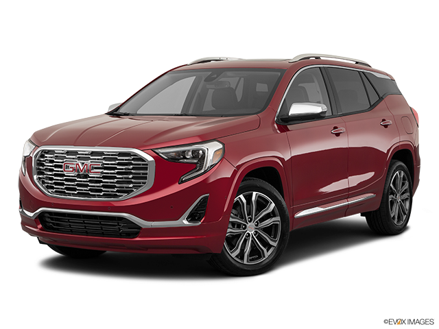 紅色GMC SUV側面視圖 壁紙 — 一輛亮紅色的GMC Acadia SUV在攝影棚燈光下展示，帶有鍍鉻飾件和合金輪圈。