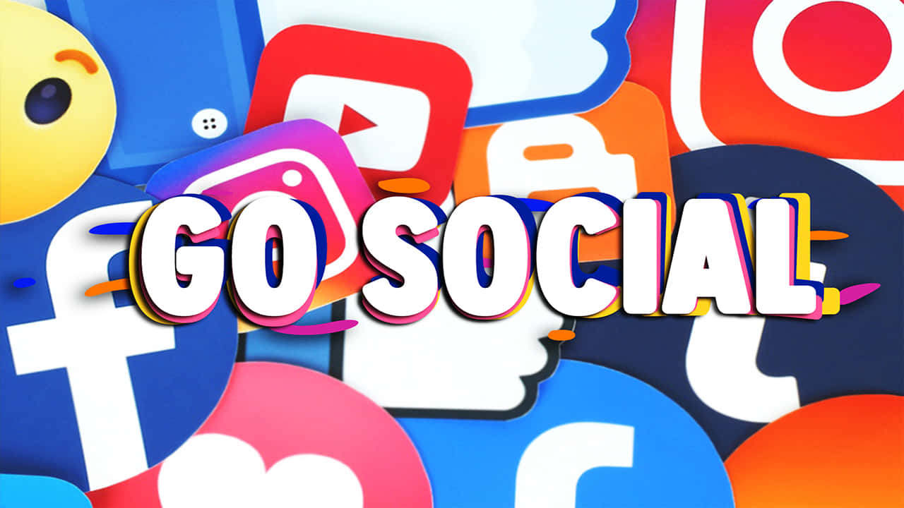 「Go Social」字樣與重疊彩色媒體標誌720p社交背景 壁紙 — 充滿活力的3D渲染社交媒體圖示在粗體「GO SOCIAL」文字周圍爆發，帶有故障霓虹效果。