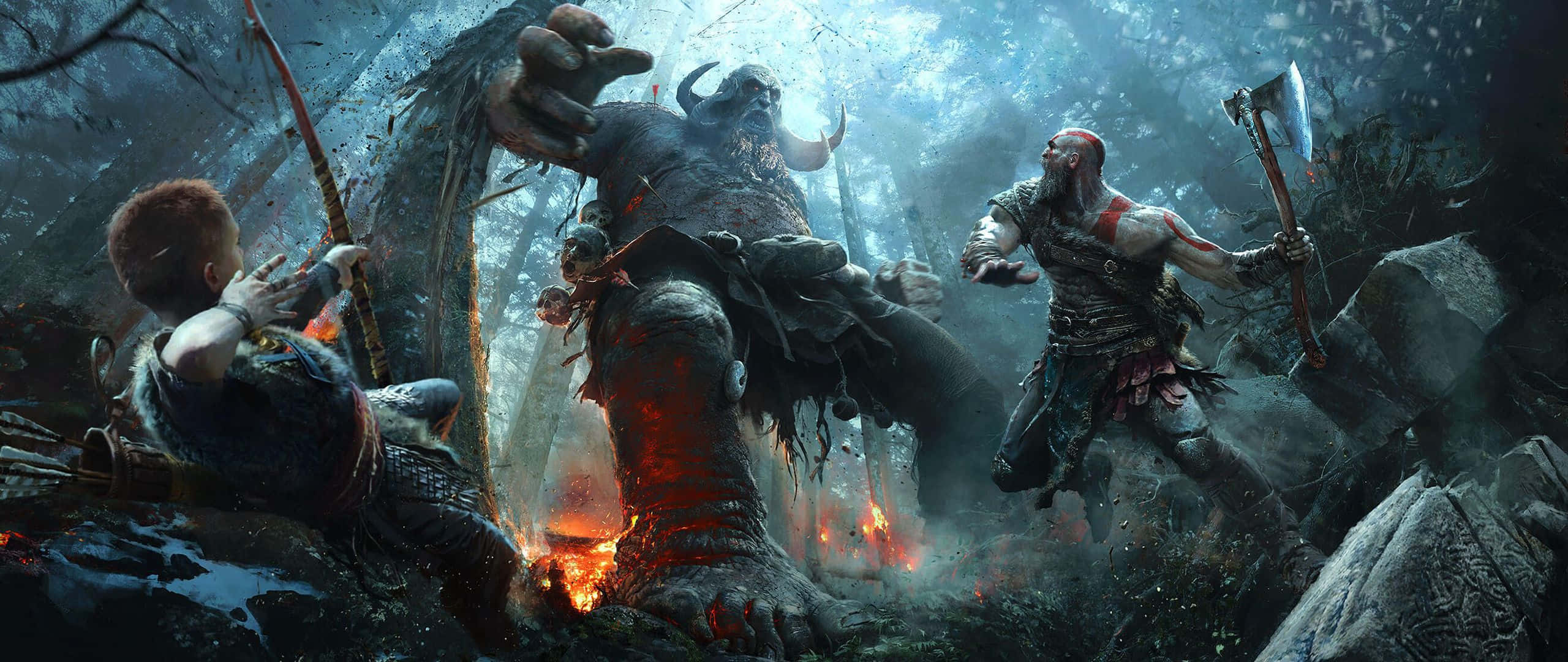 War Games 桌布 壁紙 — God of War 描繪了克雷多斯和阿特柔斯在黑暗霧氣瀰漫的森林中與一個巨大的怪物首領戰鬥，周圍有熾熱的火花。