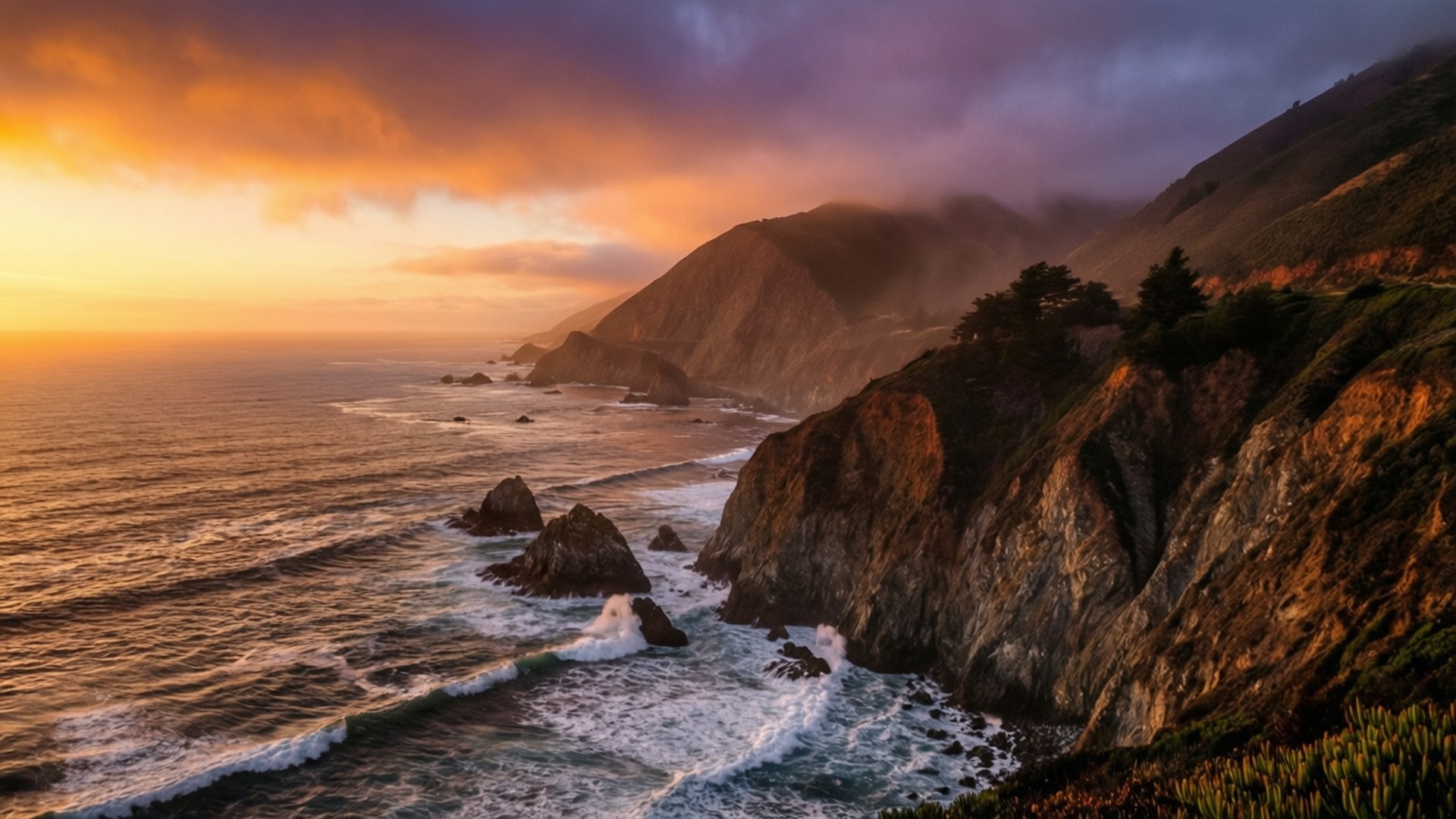 崎嶇太平洋海岸線上的夕陽，海浪拍打，橙色紫色雲彩