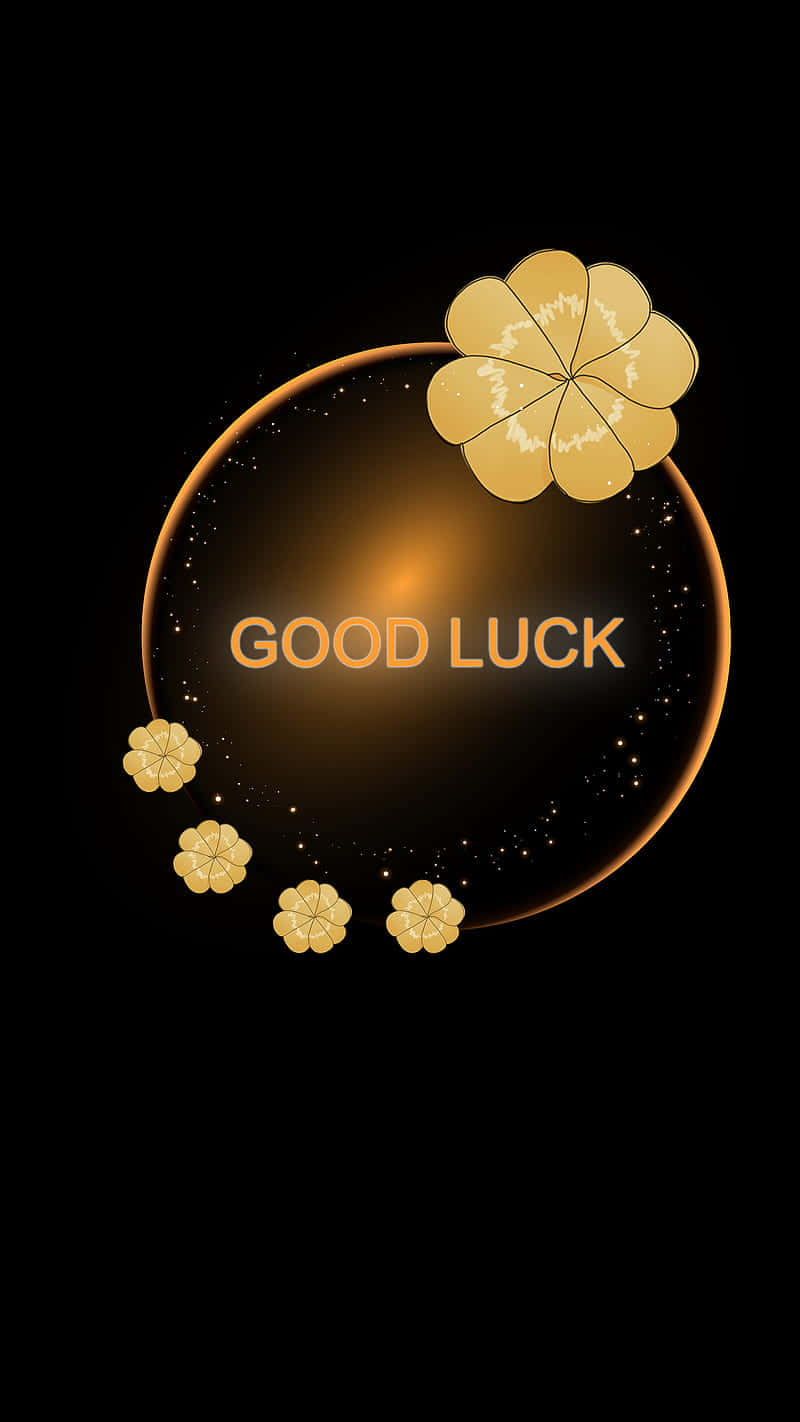  壁紙 — 金色四葉草圍繞一個發光球體運行，球體上帶有「GOOD LUCK」字樣，背景是星光閃爍的黑色。
