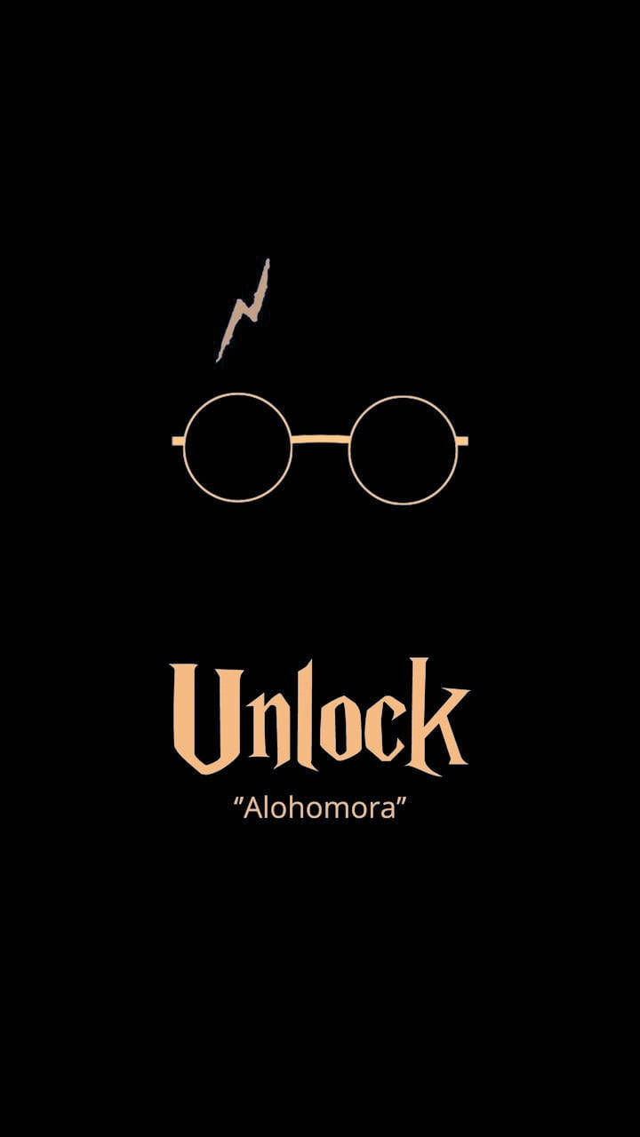 金色眼鏡和閃電，帶有 Unlock 和 Alohomora 文字，黑色背景。