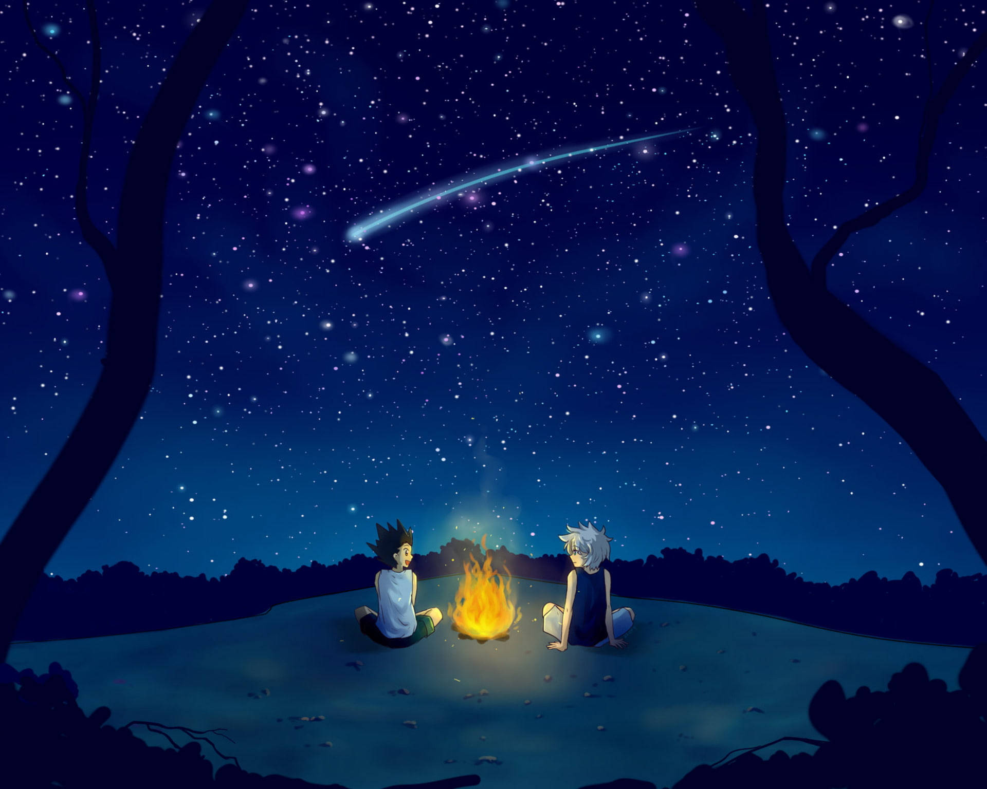 兩個動漫角色坐在營火旁，在繁星點點的夜空下，一顆流星從頭頂掠過。