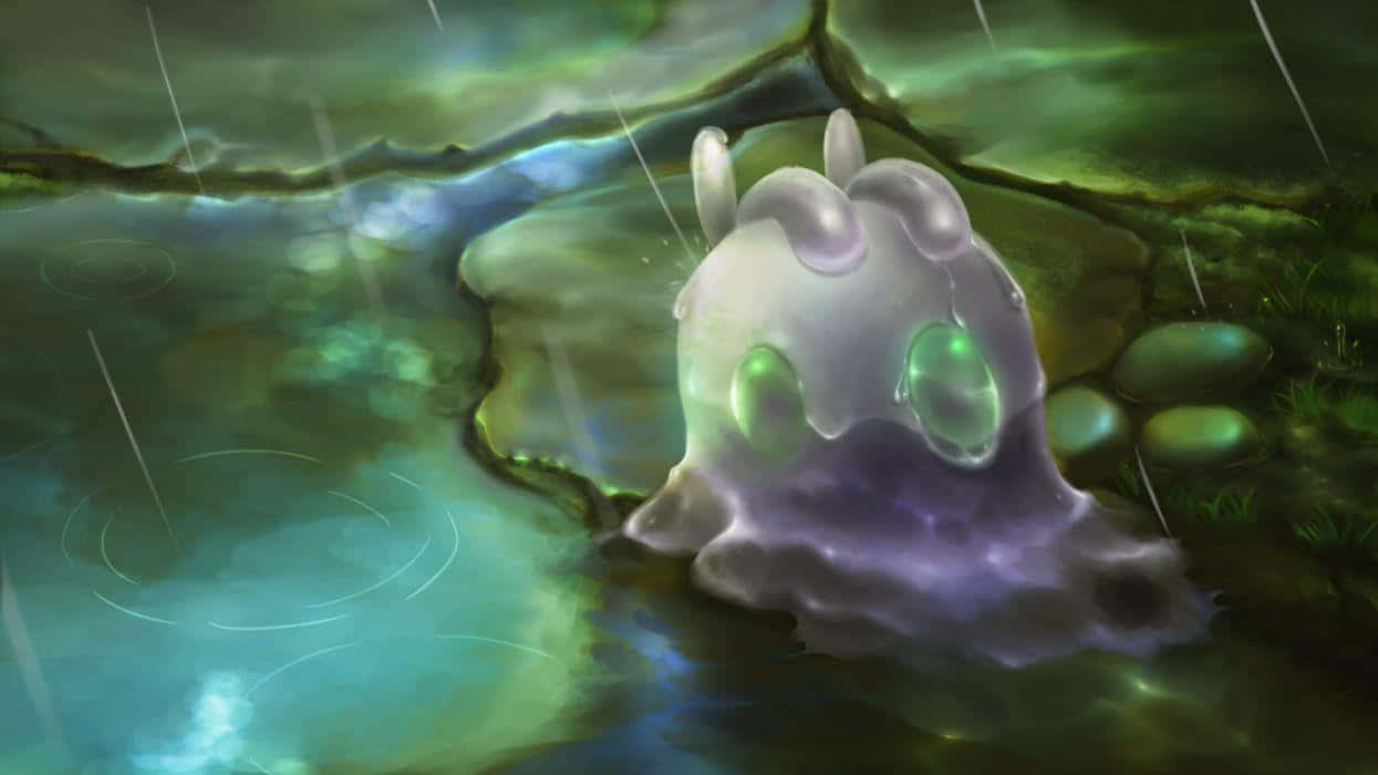 Goomy享受涼爽雨天 壁紙 — 一個半透明的鬼魂般生物，擁有發光的綠色眼睛，坐在被苔蘚石頭包圍的雨水浸濕的水坑中。