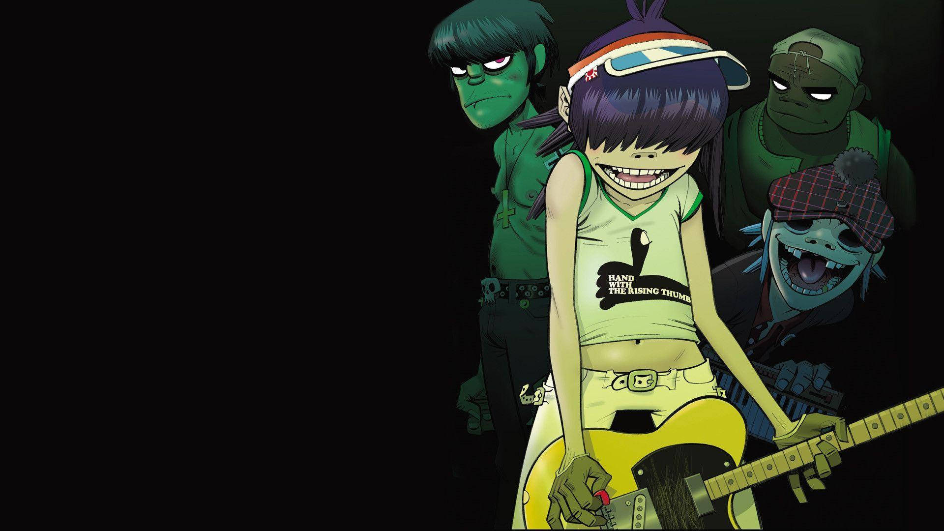 與虛擬樂團「Gorillaz」一同搖滾 壁紙 — 四個動畫樂隊成員，綠色皮膚，穿著龐克服裝，在黑色背景前擺姿勢，其中一個彈奏黃色結他。