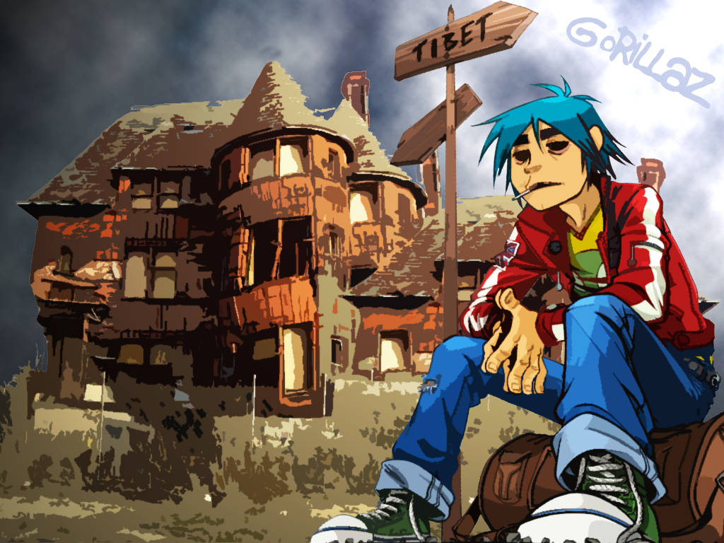 Gorillaz的2D悠閒坐在公園長椅 壁紙 — 一個藍髮動漫角色坐在行李箱上，面前是一間破舊的房子，天空風雨交加，還有一個「TIBET」標誌。