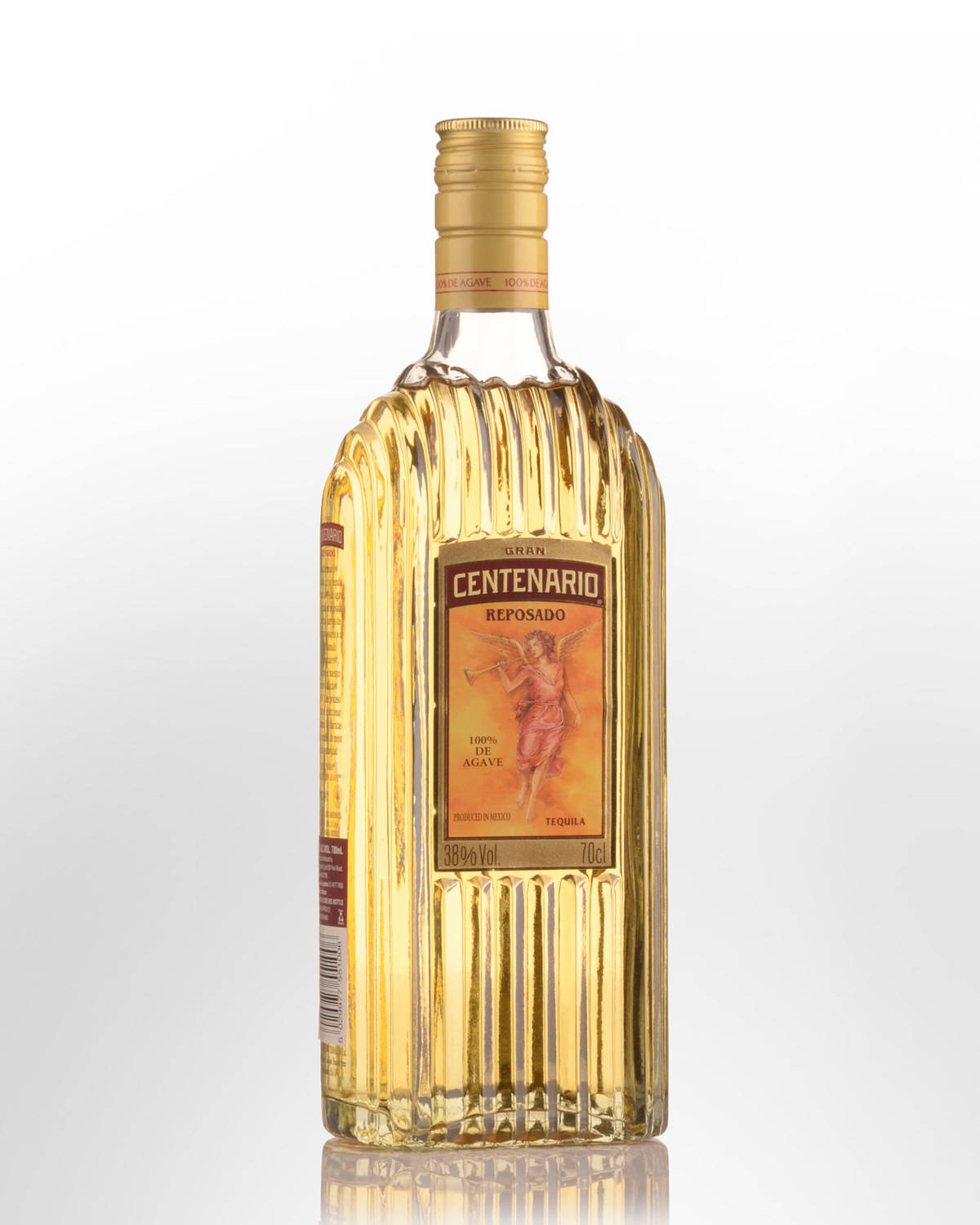 Centenario Reposado龍舌蘭酒瓶，帶天使標籤，白色背景