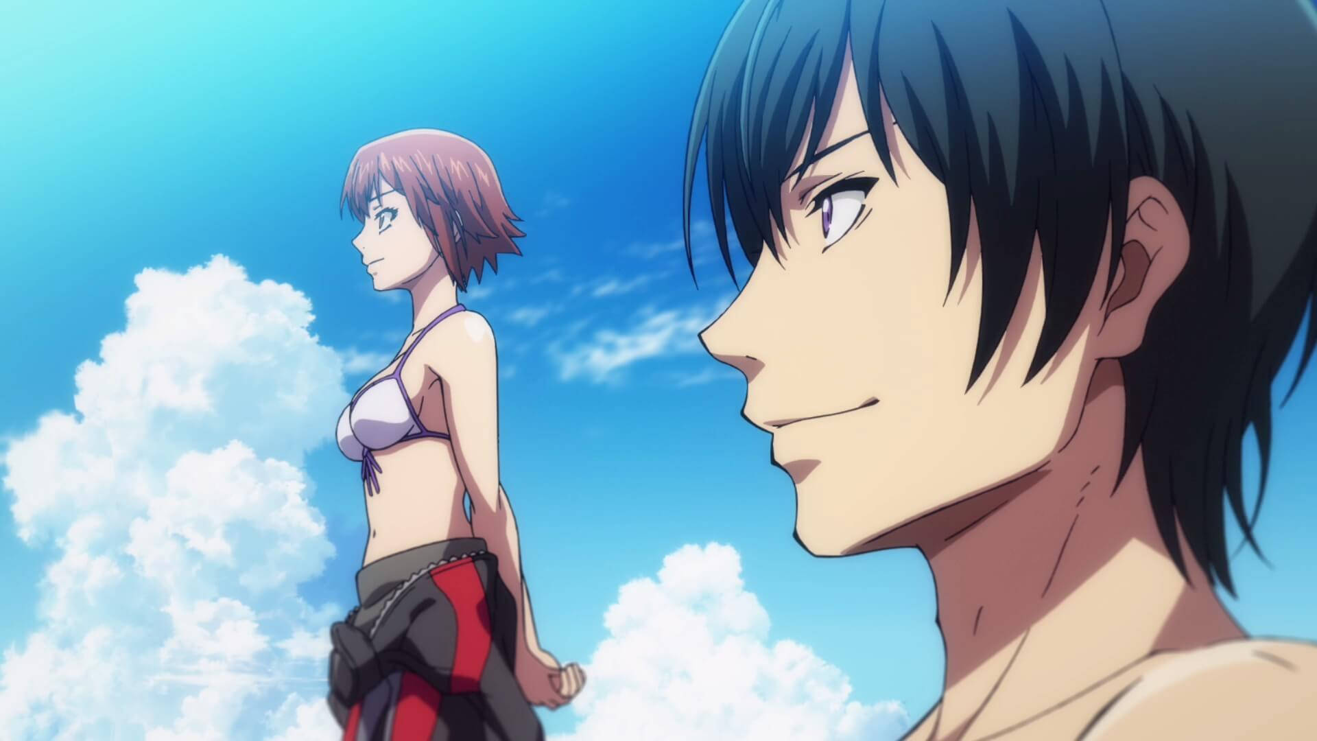 《Grand Blue》：千紗與蘿莉 壁紙 — 兩個動漫角色在明亮的藍天和 fluffy 白雲背景下互相凝視。