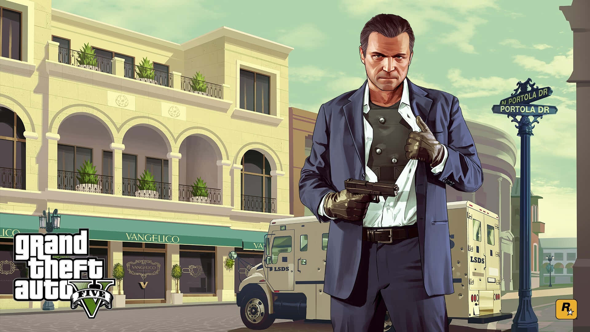 Grand Theft Auto 5 — 探索洛聖都 壁紙 — 一個嚴肅的男人穿著藍色西裝，在陽光明媚的街道上拿著槍，旁邊有一輛米色救護車和地中海風格的建築。
