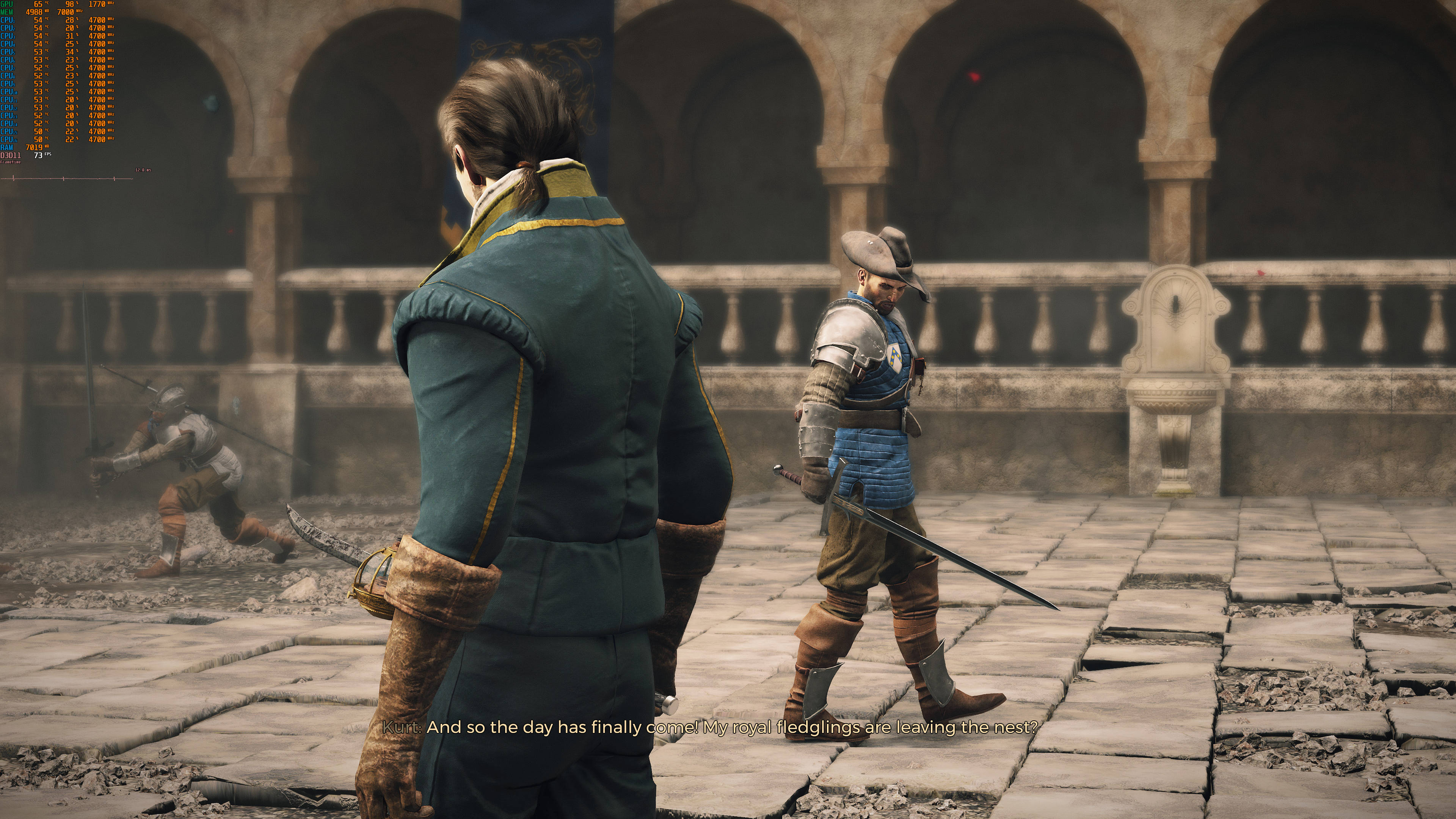 Greedfall 兩名戰鬥角色 壁紙 — 三名身穿盔甲的戰士站在一個塵土飛揚的石頭庭院中，庭院有拱形柱廊，在柔和的光線下。