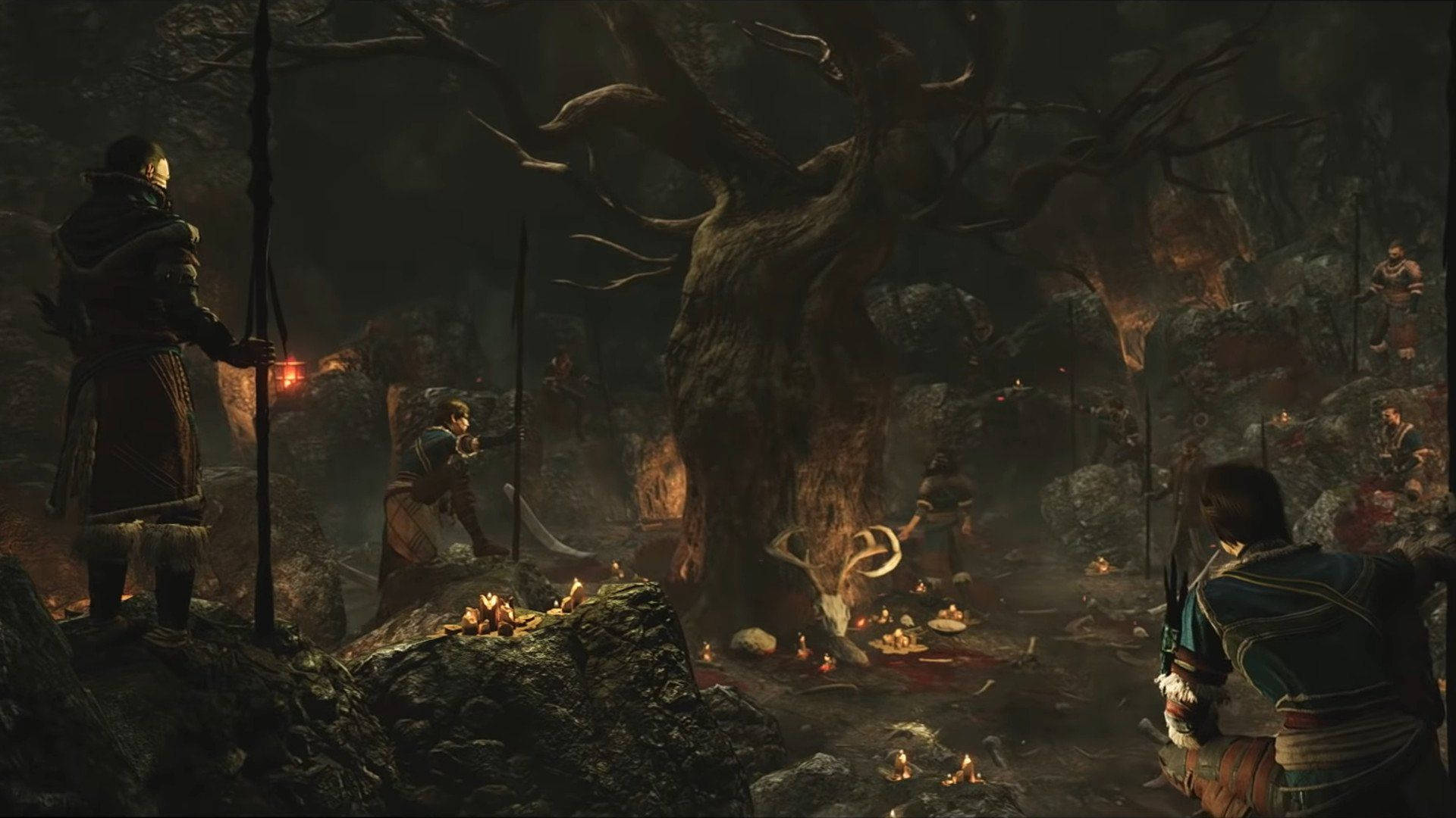 Greedfall 黑魂角色 壁紙 — 一個黑暗奇幻場景，裝甲人物聚集在一個巨大的多節樹周圍，在岩石森林中搖曳的火把光下。