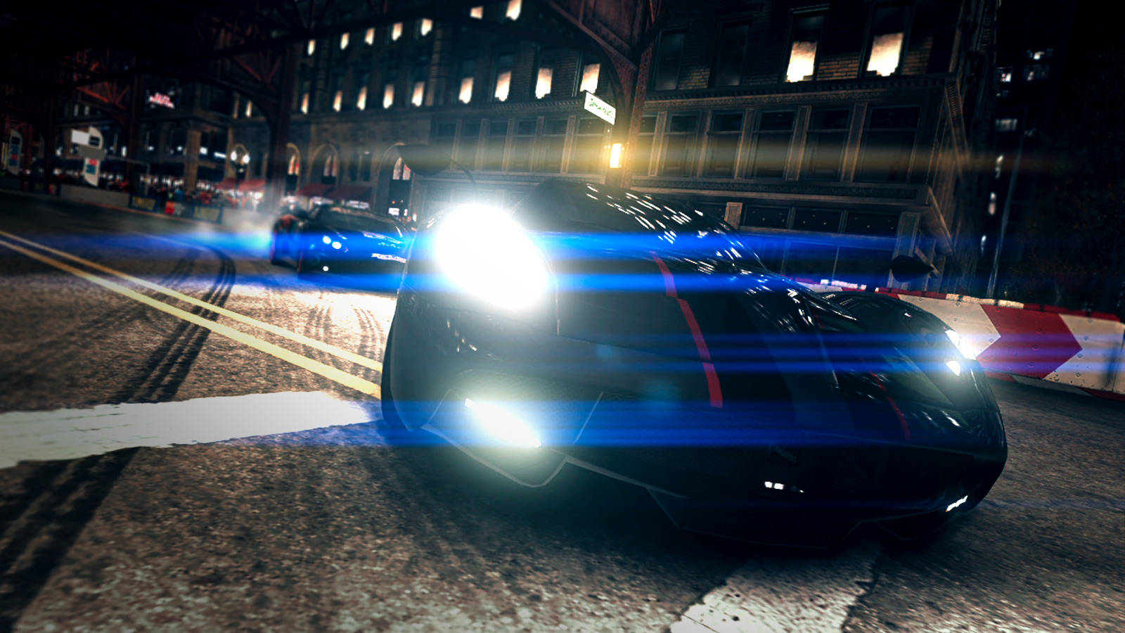 Grid 2 藍白燈光賽車 壁紙 — 一輛時尚的黑色跑車配備發光車頭燈，在夜間穿過霓虹燈照亮的城市街道，帶有動態模糊痕跡。