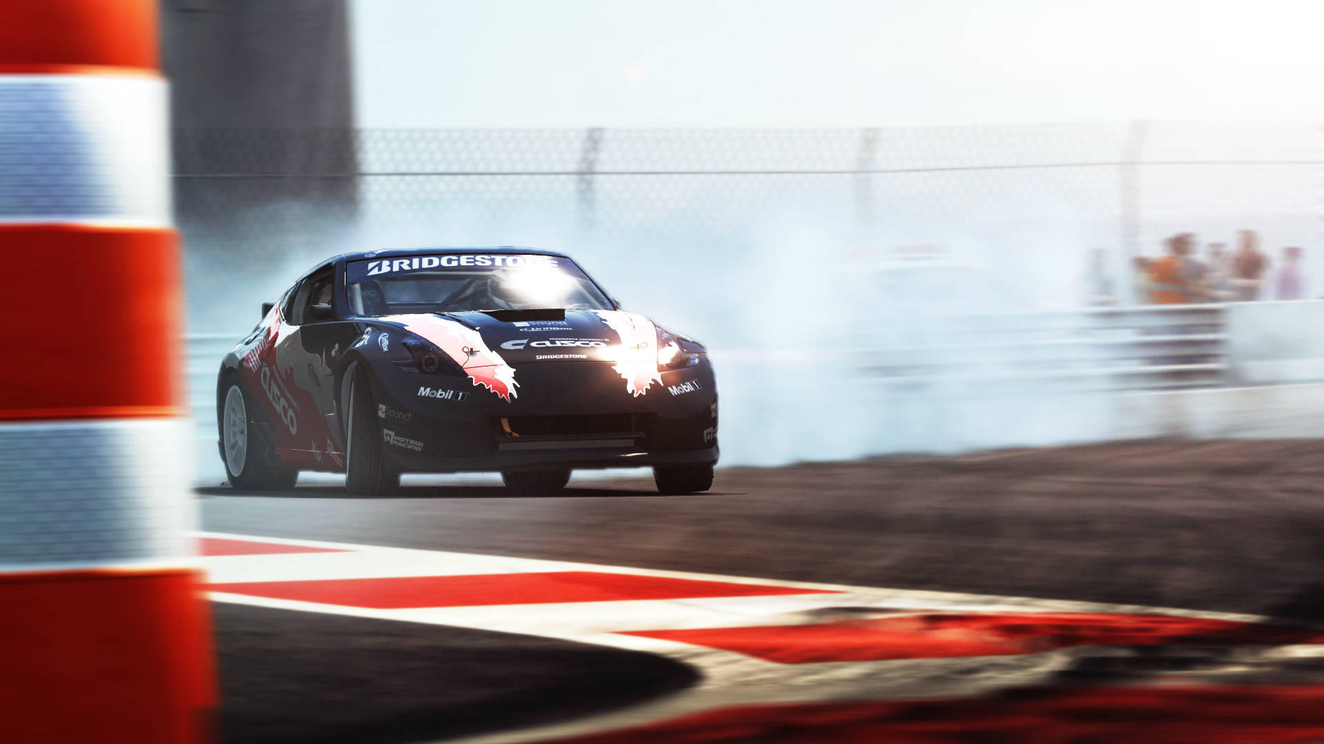 Grid Autosport 賽車 壁紙 — 一輛帶有Bridgestone品牌的黑色漂移車在明亮的日光下，在紅白相間的賽道彎角上激烈地冒煙。