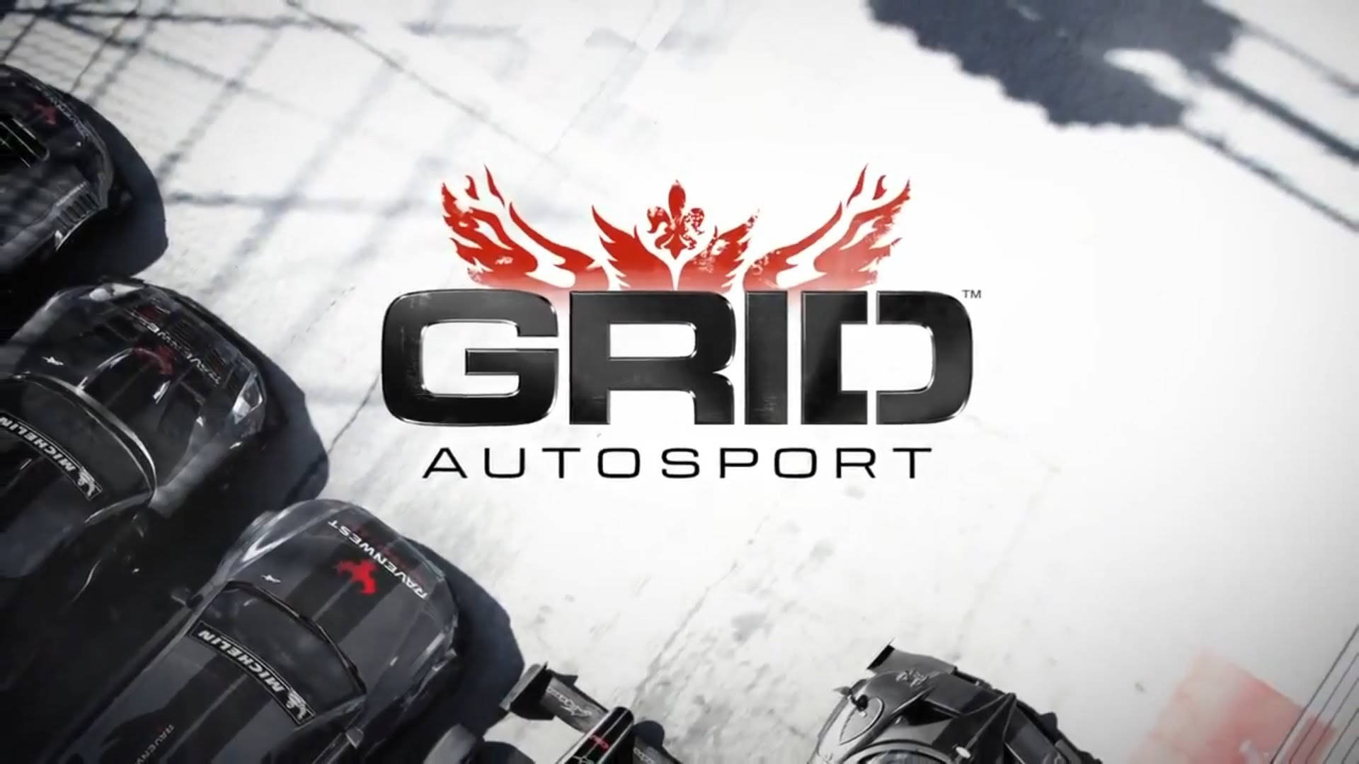 GRID Autosport 遊戲標誌激盪競速氛圍 壁紙 — 從上方俯瞰停在方格賽道上的時尚黑色賽車，上方有GRID AUTOSPORT標誌。