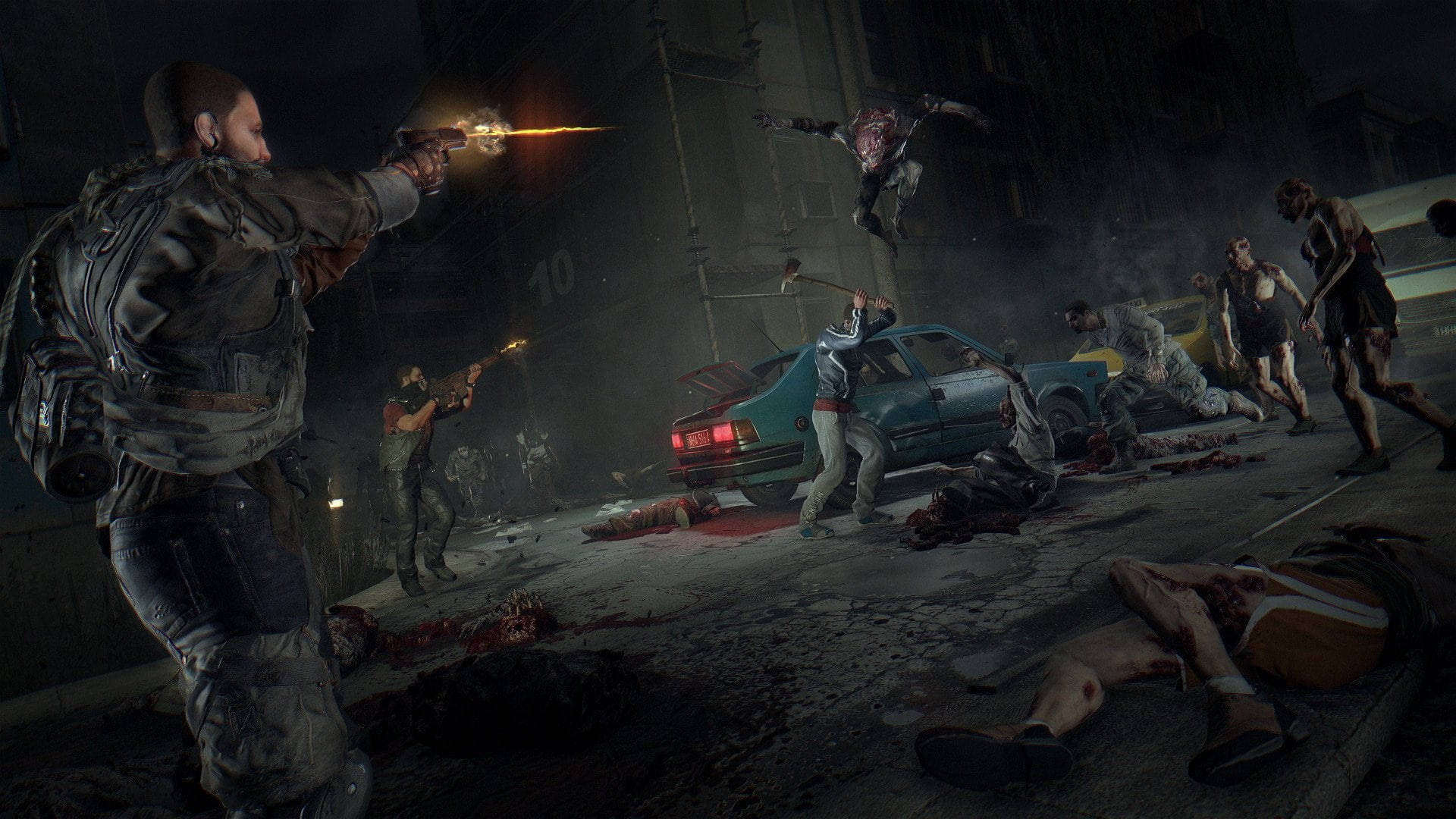 《Dying Light》殭屍殺戮 壁紙 — 一場陰暗的夜間城市街頭戰鬥，武裝倖存者在翻倒的汽車和血淋淋的屍體中對抗成群殭屍。