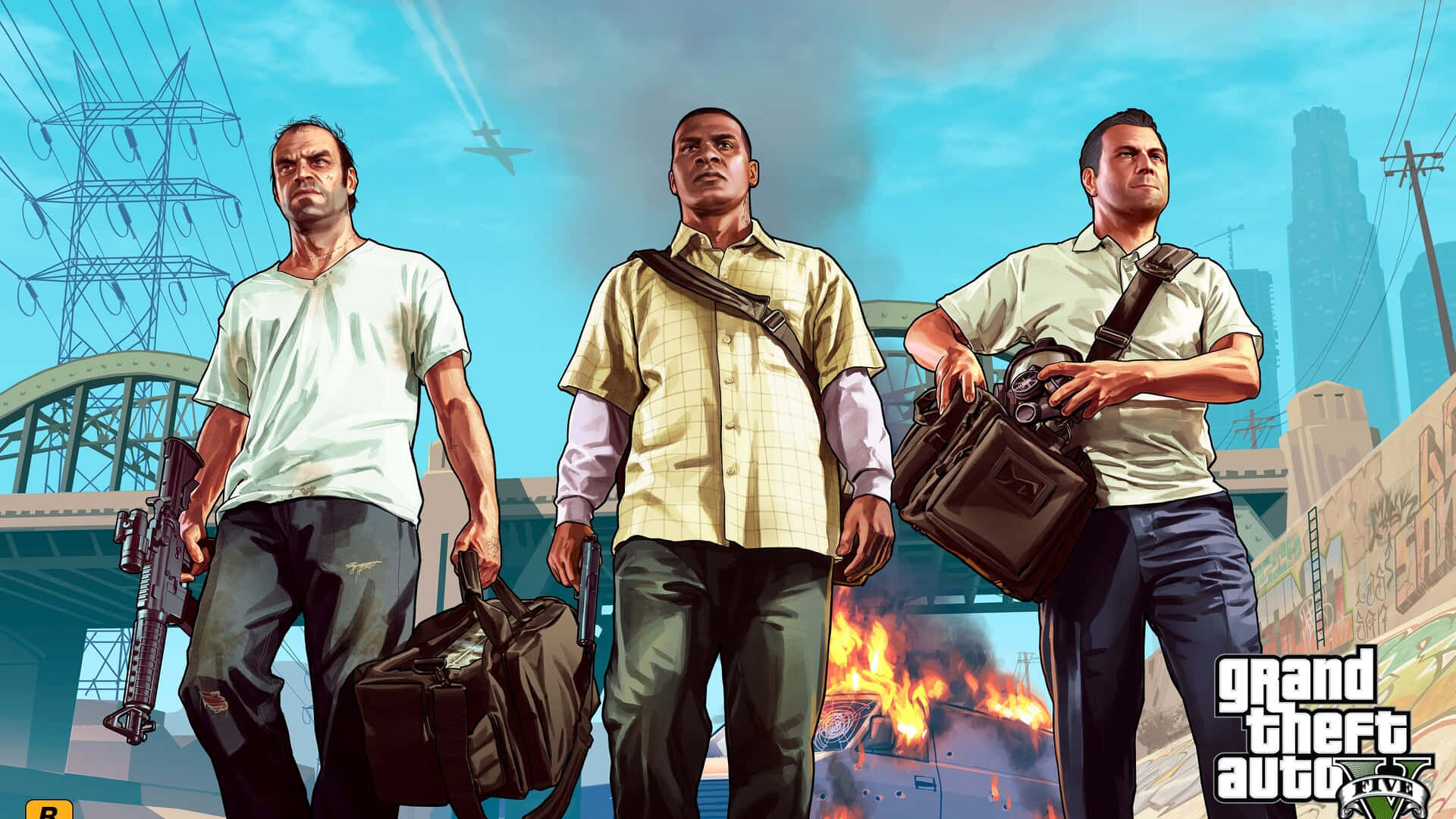 《GTA 5》：探索冒險之旅 壁紙 — 三名武裝男子自信地站在一個粗糙的城市環境中，周圍有燃燒的汽車和電線，背景是明亮的藍天。