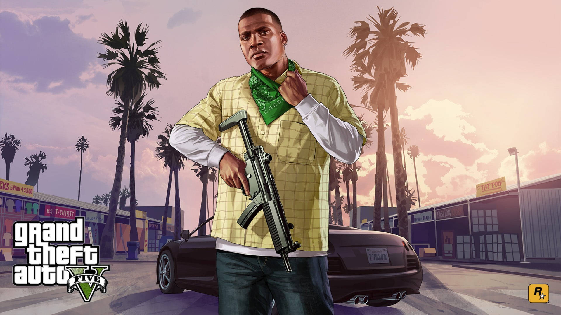 GTA V角色在日落時分的棕櫚樹街上，手持步槍站在黑色跑車旁。
