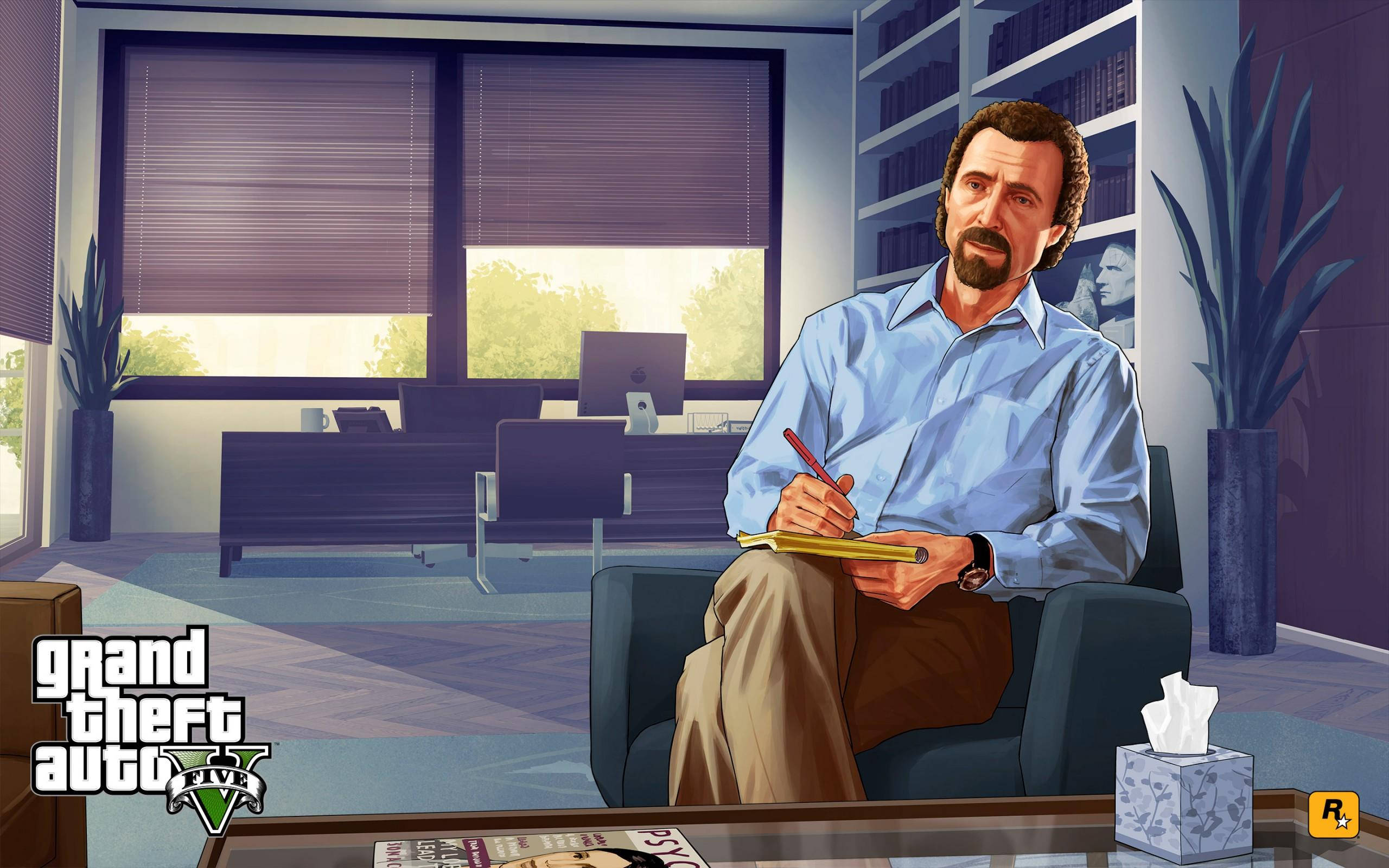 GTA V 弗里德蘭德醫生 壁紙 — 一位留鬍鬚的男人坐在現代辦公椅上，拿著筆記本和筆，周圍是書架和帶百葉窗的大窗戶。