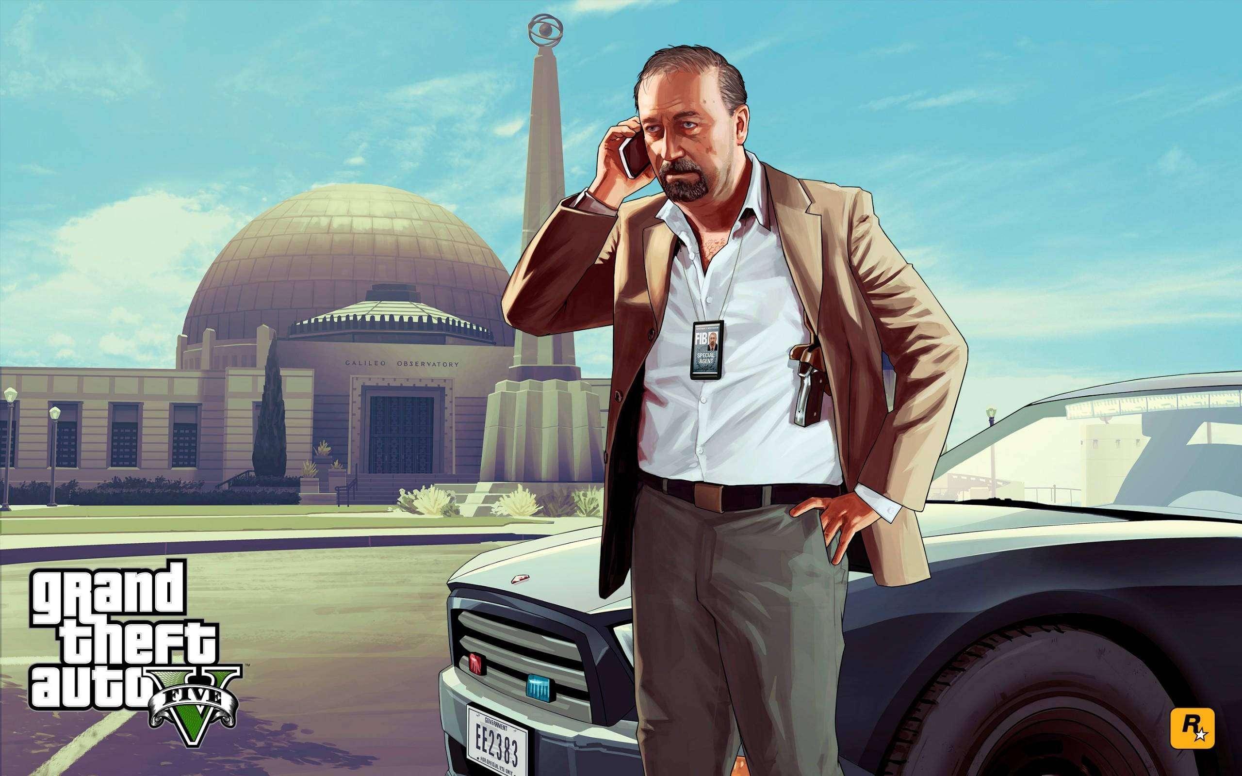 GTA V 戴夫·諾頓 壁紙 — 一名警察在陽光明媚的日子裡靠著巡邏車，背景是圓頂政府大樓。