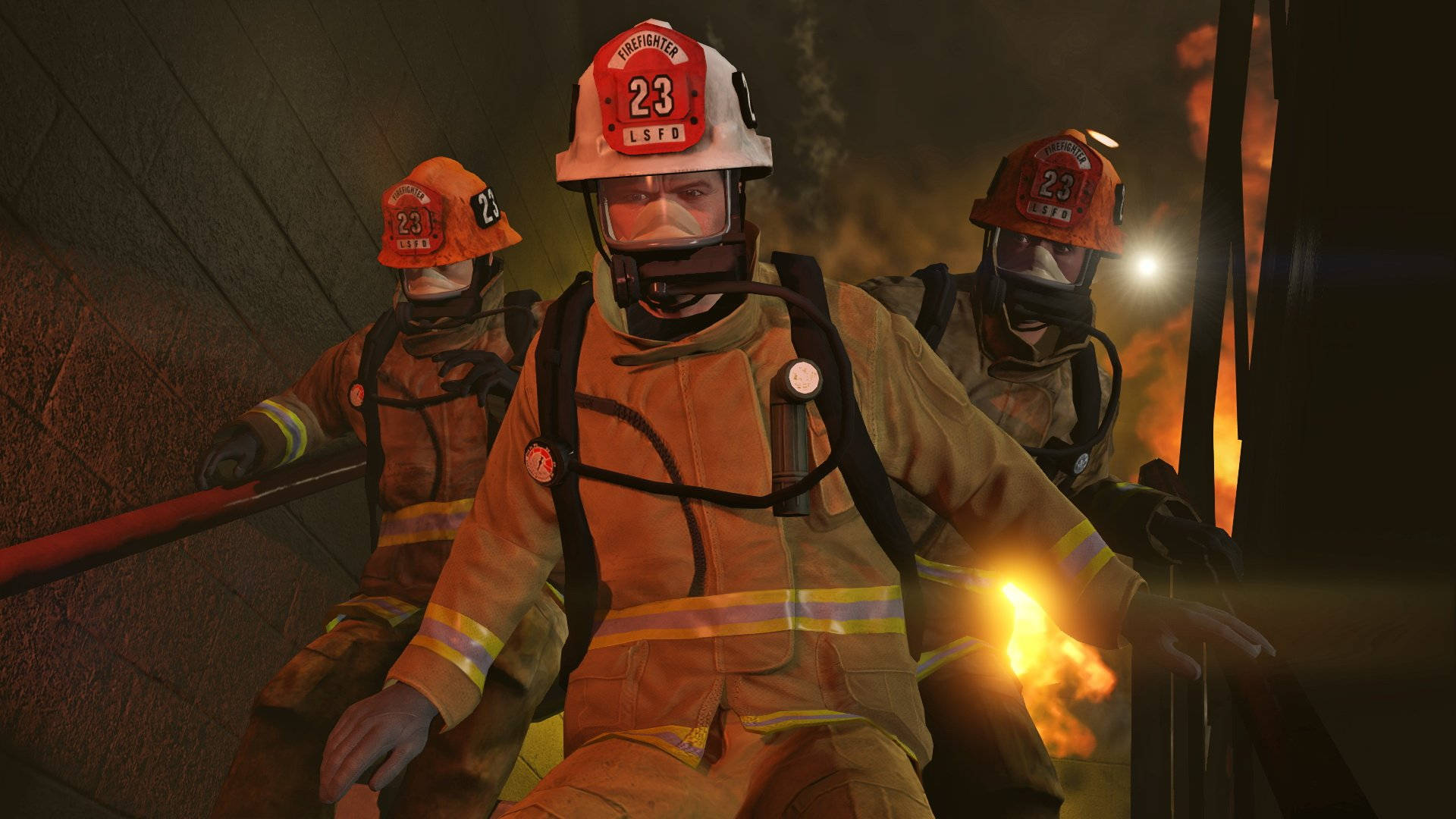GTA V 洛斯桑托斯消防員 壁紙 — 三名全副裝備的消防員穿過煙霧瀰漫的燃燒建築物前進，身後火焰閃爍。